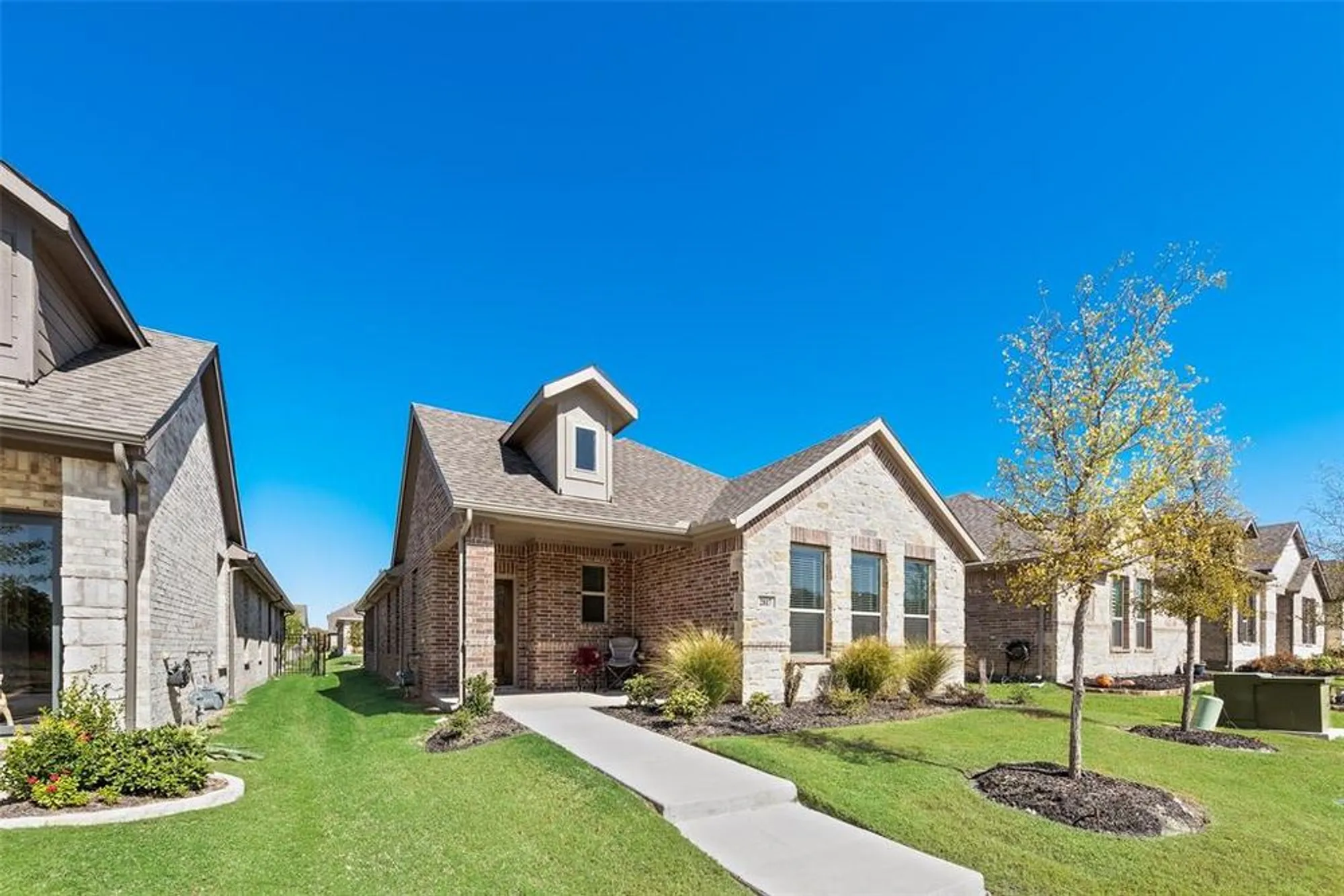Property Slideshow image 1 of 32 | 2817 livestock dr, Midlothian, TX, 76065