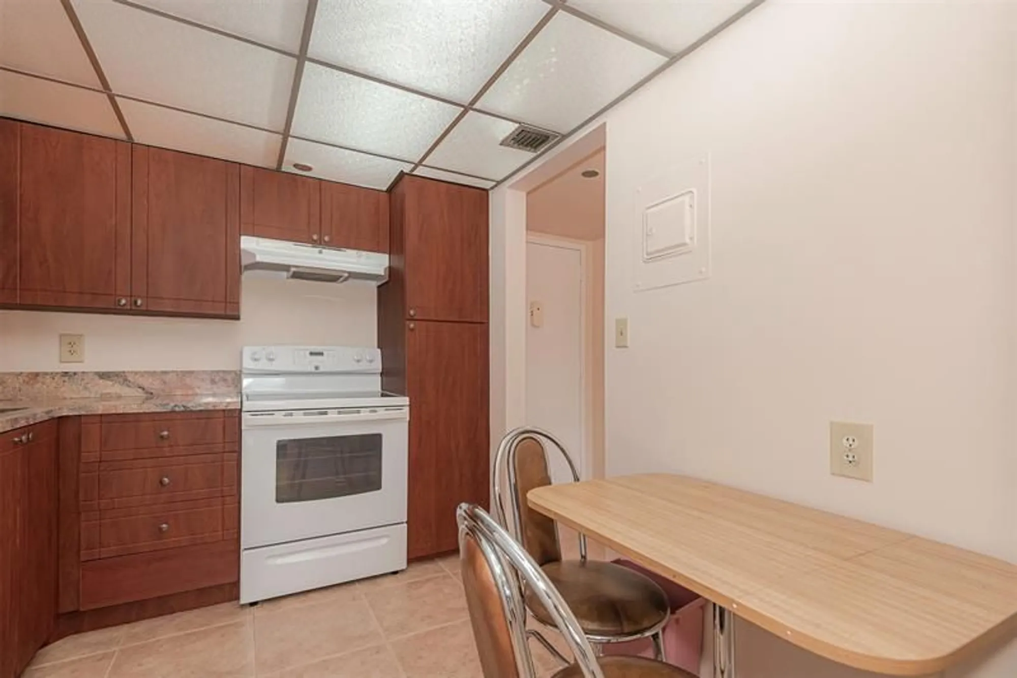 Property Slideshow image 15 of 30 | 1000 saint charles pl 220, Pembroke Pines, FL, 33026