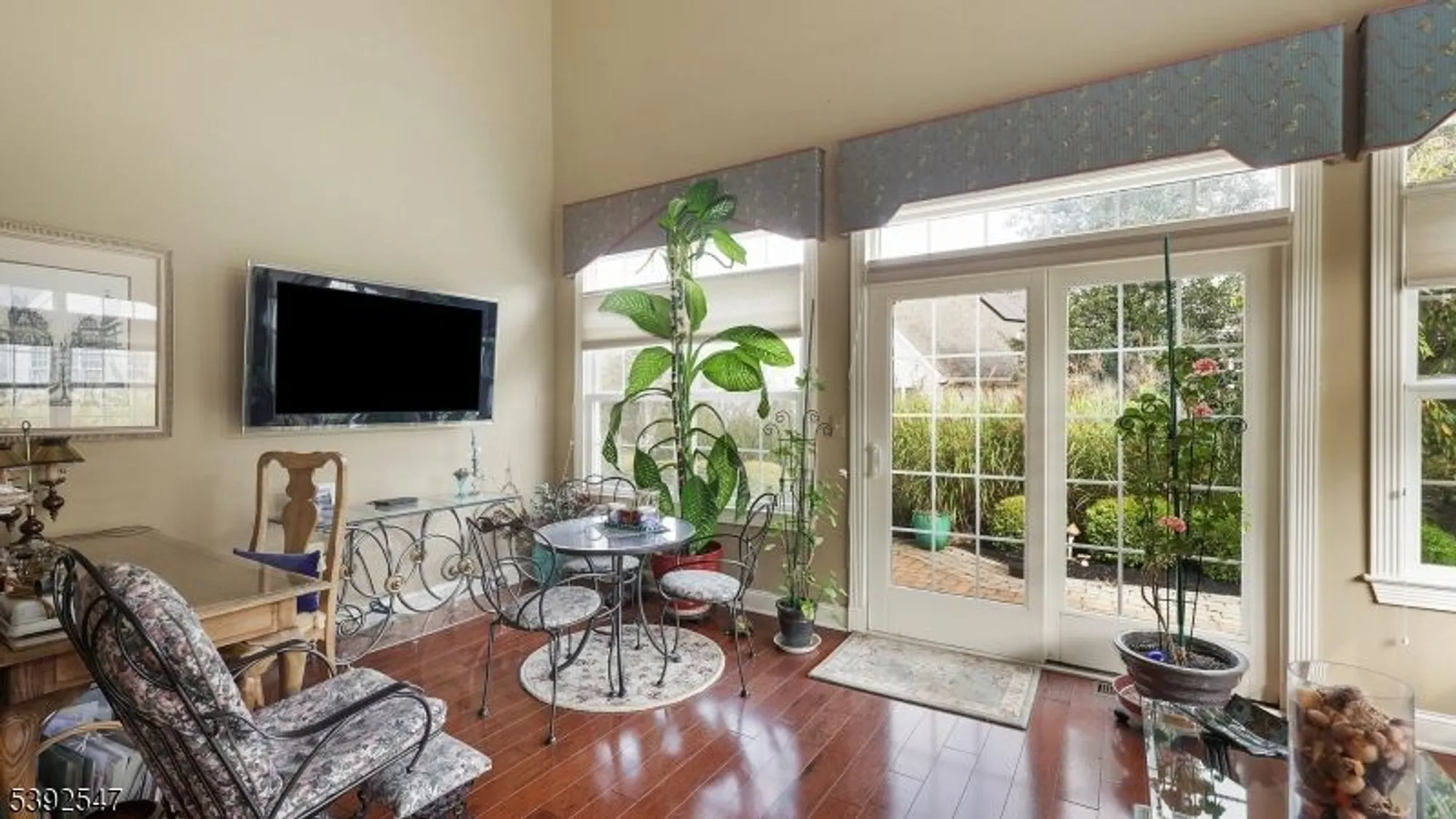 Property Slideshow image 15 of 38 | 13 bray ct, Somerset, NJ, 08873