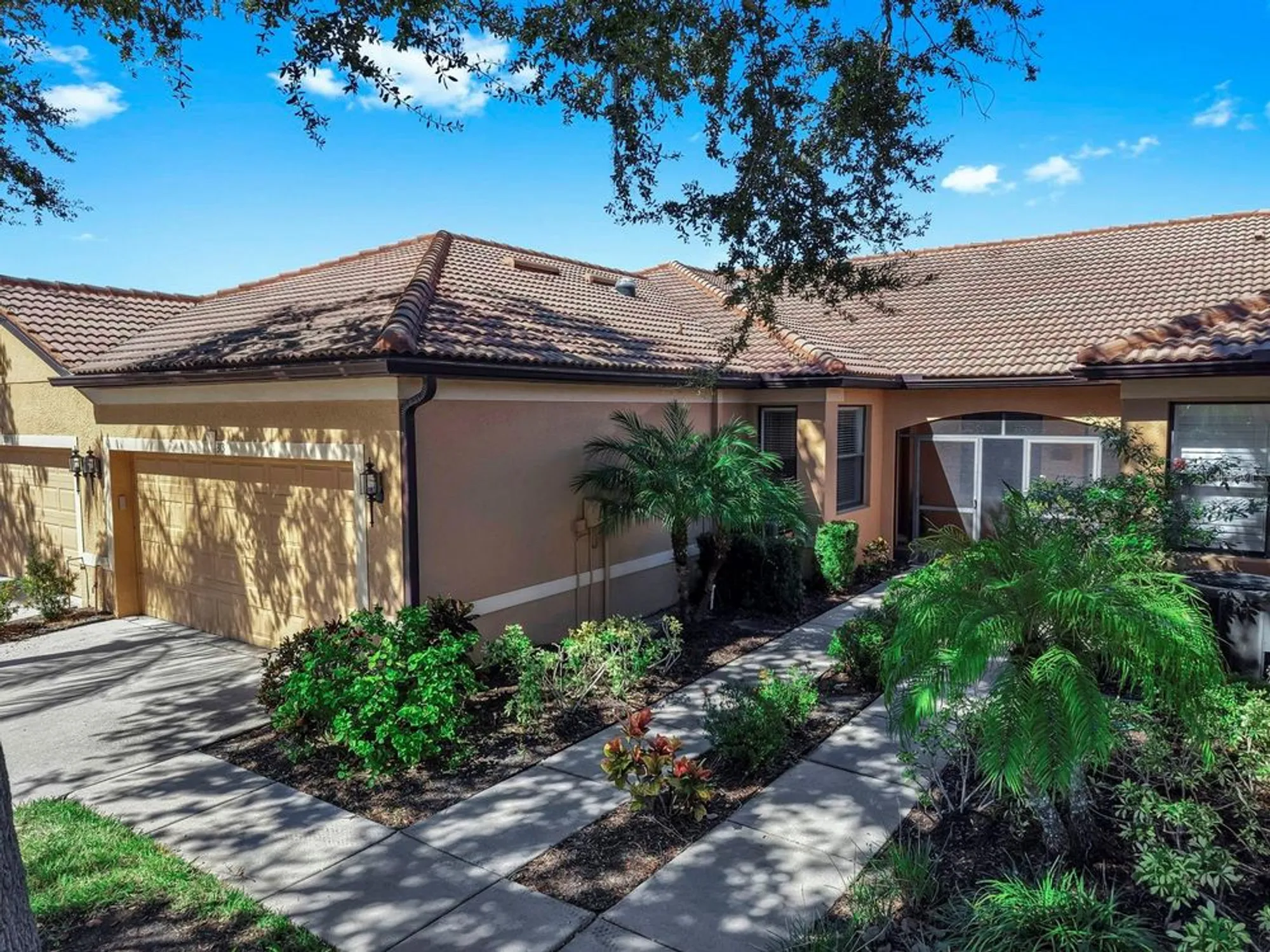 Property Slideshow image 2 of 41 | 313 seneca falls dr, Apollo Beach, FL, 33572