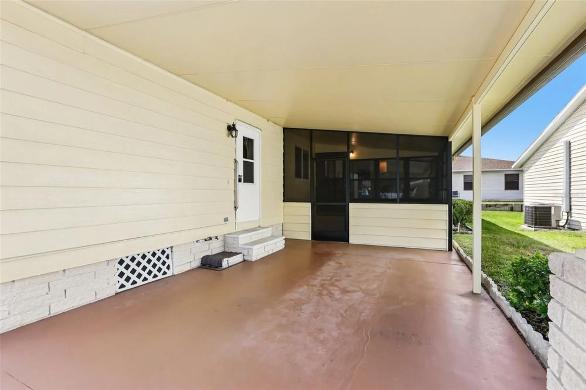 Property Slideshow image 4 of 42 | 4933 colonnades cir, Lakeland, FL, 33811