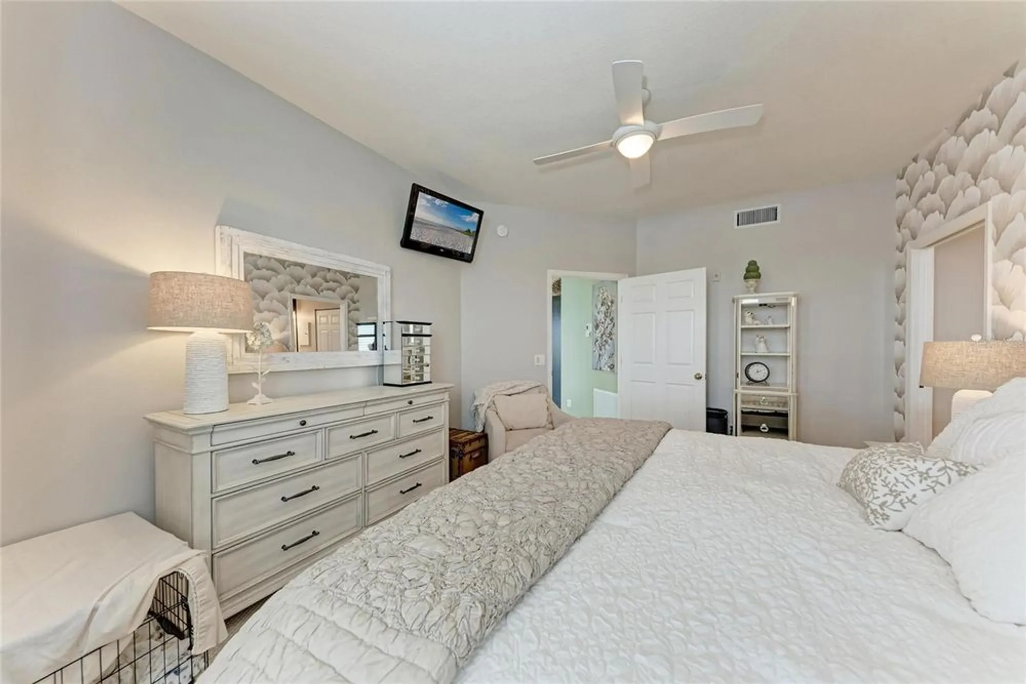 Property Slideshow image 23 of 43 | 119 woodbridge dr 103, Venice, FL, 34293