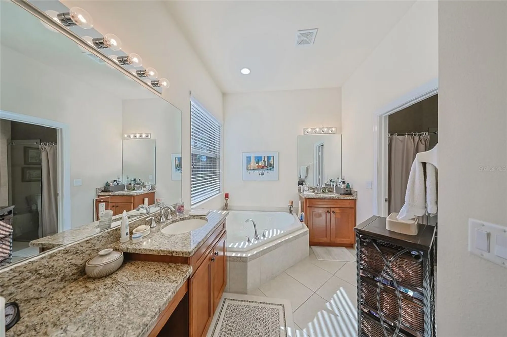 Property Slideshow image 20 of 67 | 15948 cobble mill dr, Wimauma, FL, 33598