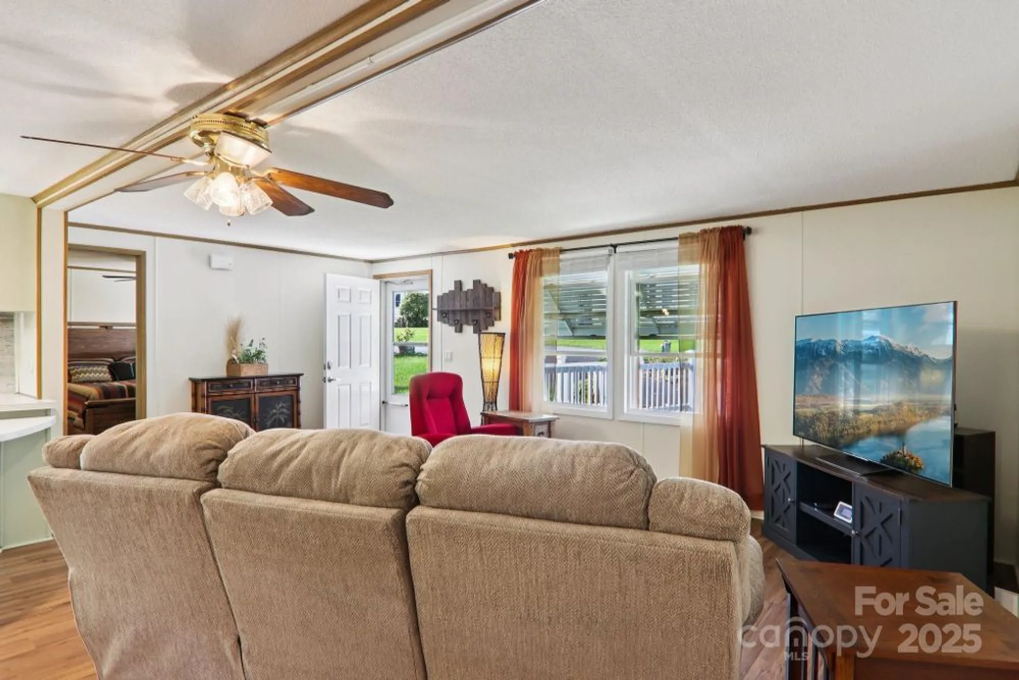 Property Slideshow image 10 of 47 | 226 cranbrook cir, Hendersonville, NC, 28792