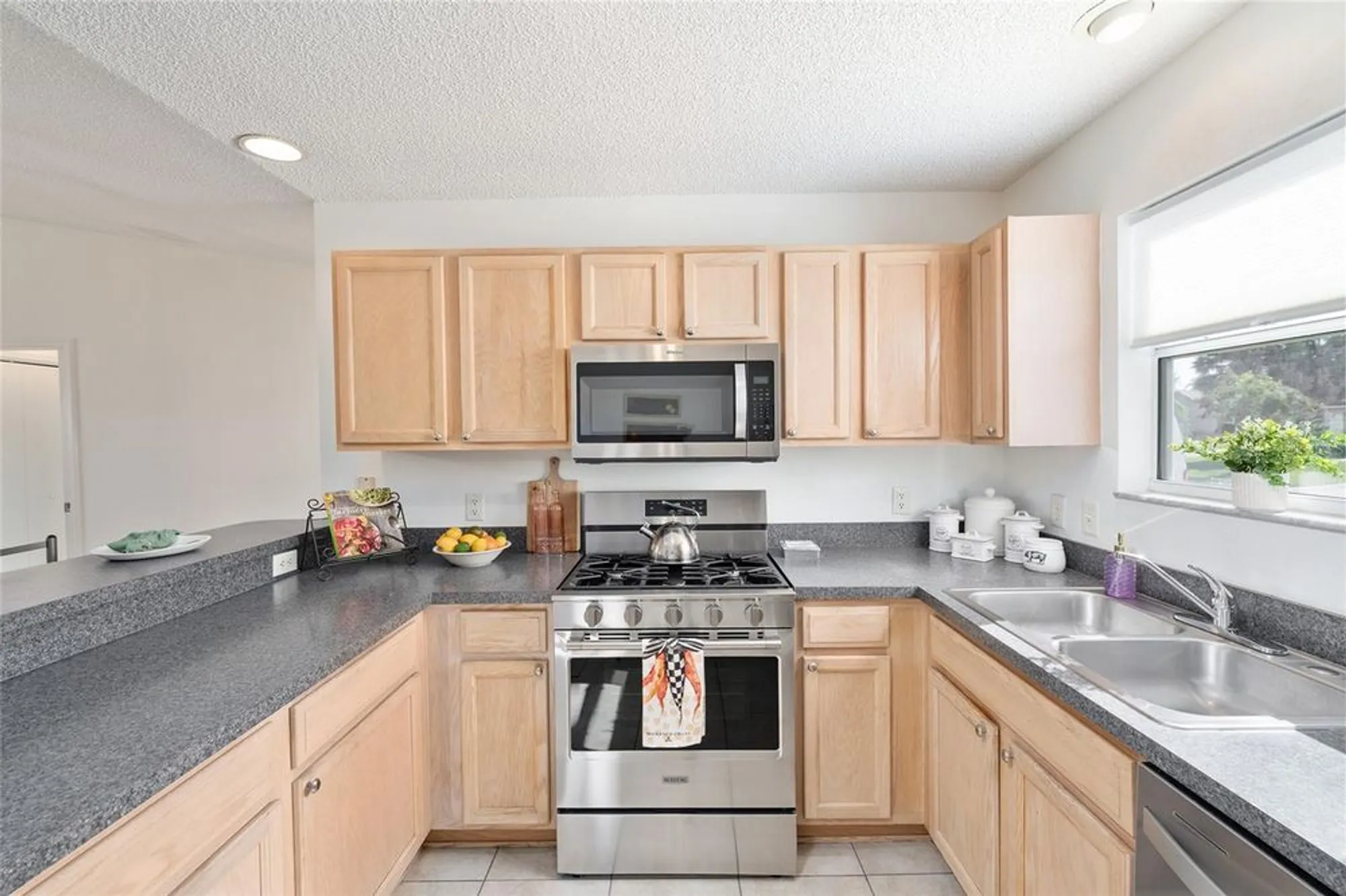 Property Slideshow image 10 of 57 | 8065 se 175th columbia pl, The Villages, FL, 32162