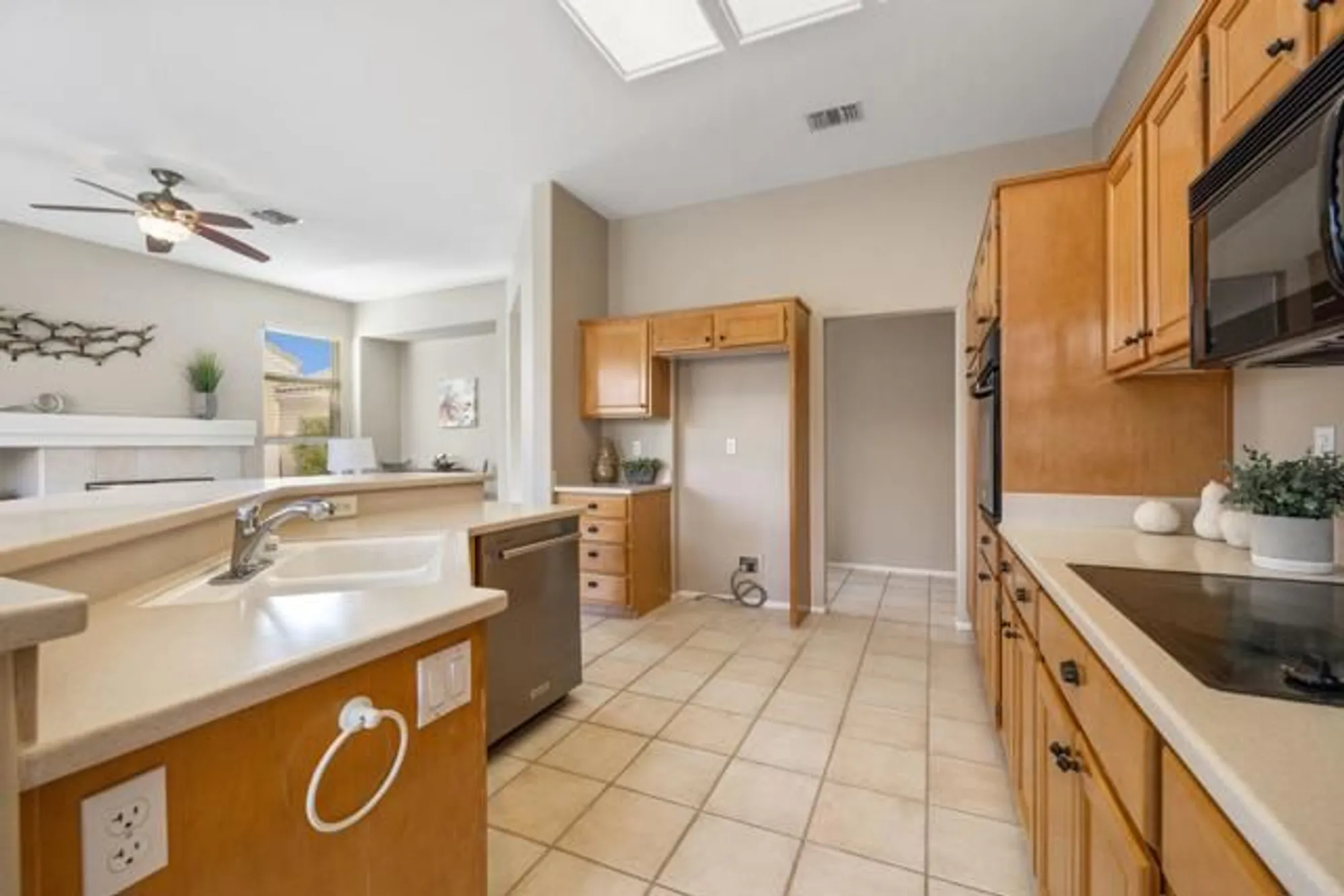 Property Slideshow image 17 of 41 | 78462 palm tree ave, Palm Desert, CA, 92211