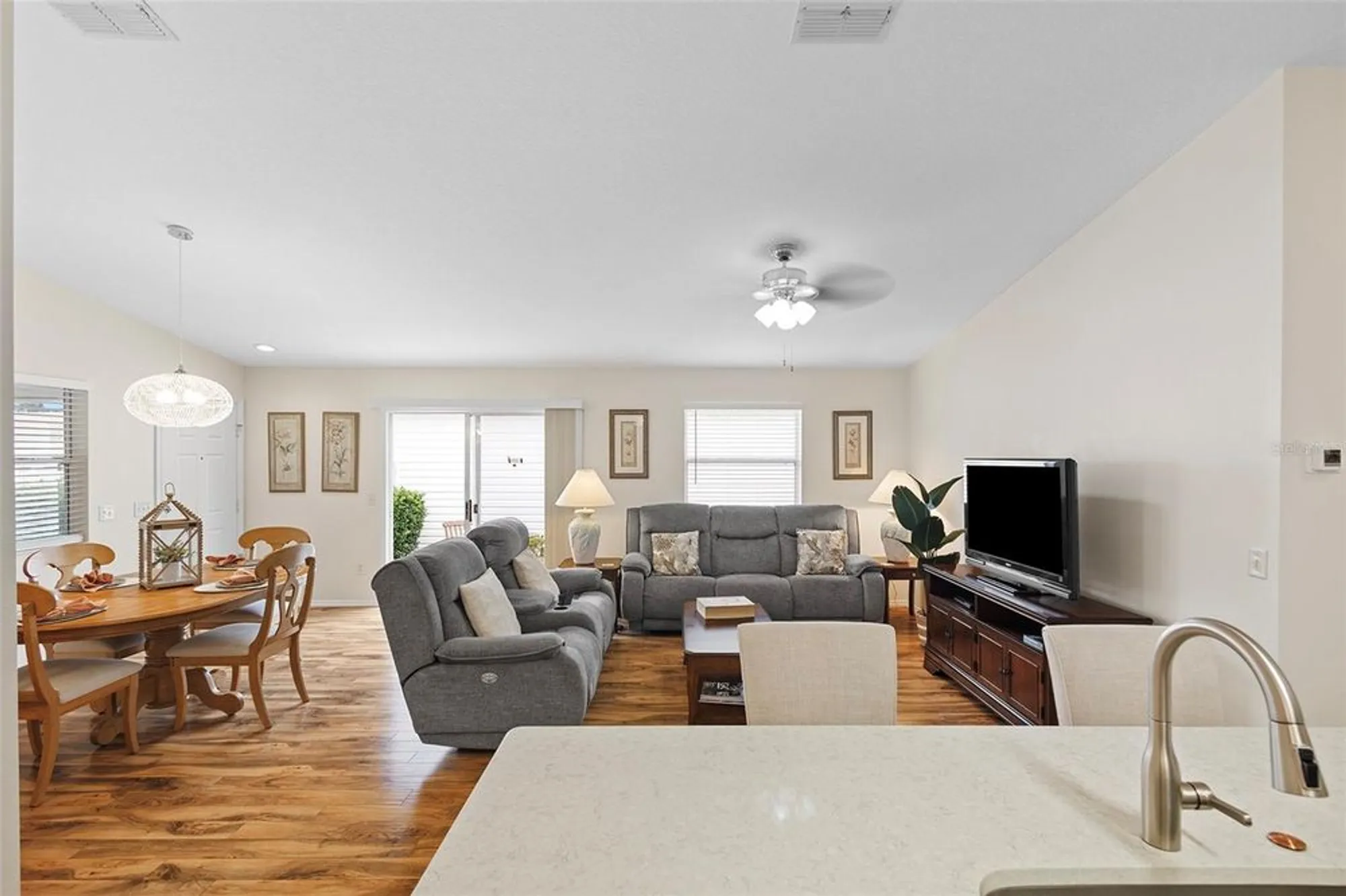 Property Slideshow image 10 of 48 | 2913 barboza dr, The Villages, FL, 32162