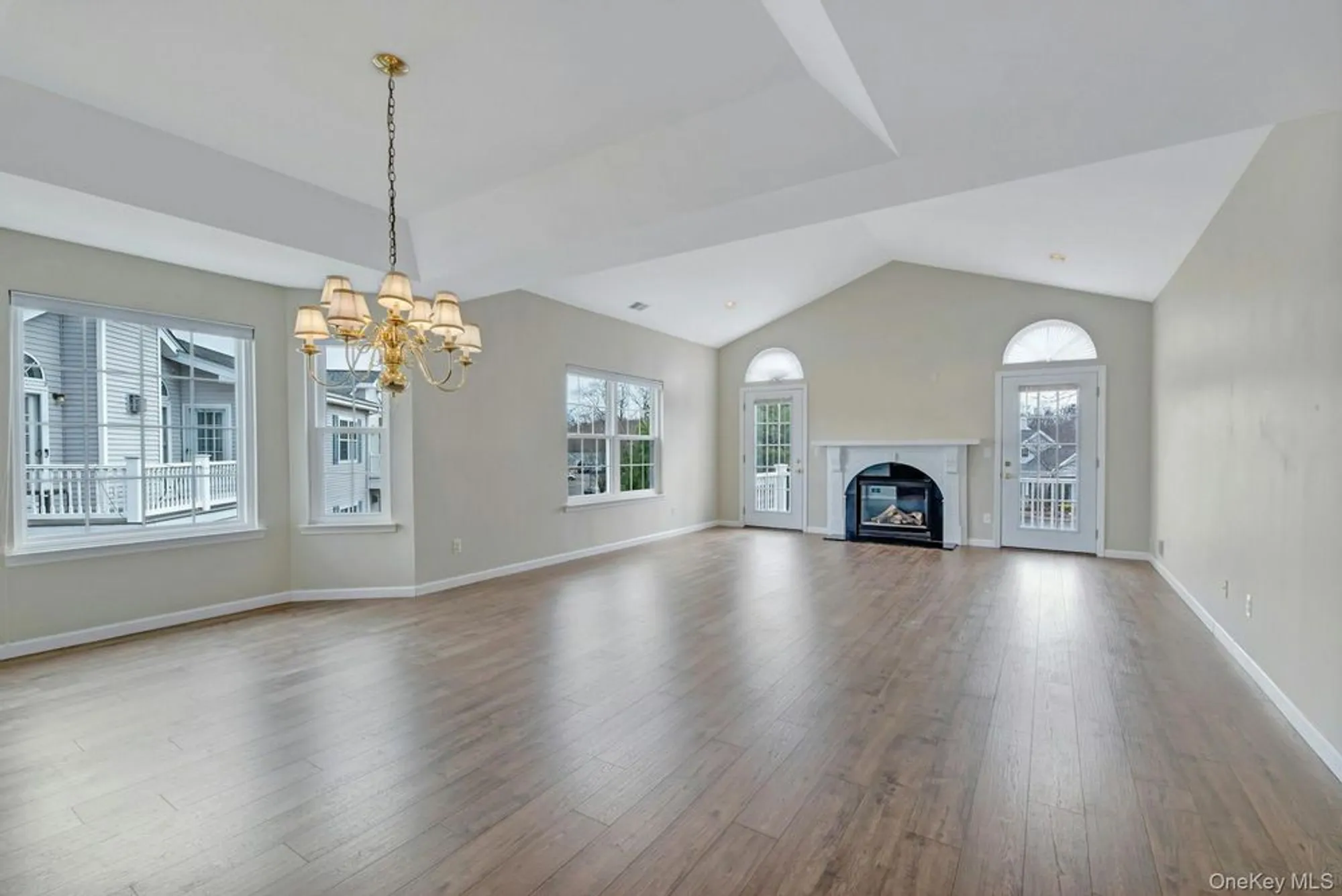 Property Slideshow image 8 of 32 | 521 highland ct # 521, Moriches, NY, 11955