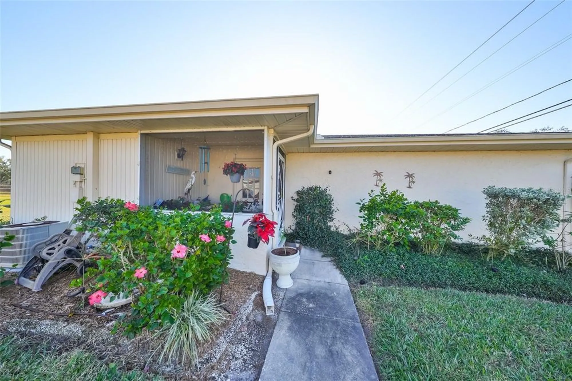 Property Slideshow image 3 of 50 | 1901 canterbury ln 19, Sun City Center, FL, 33573