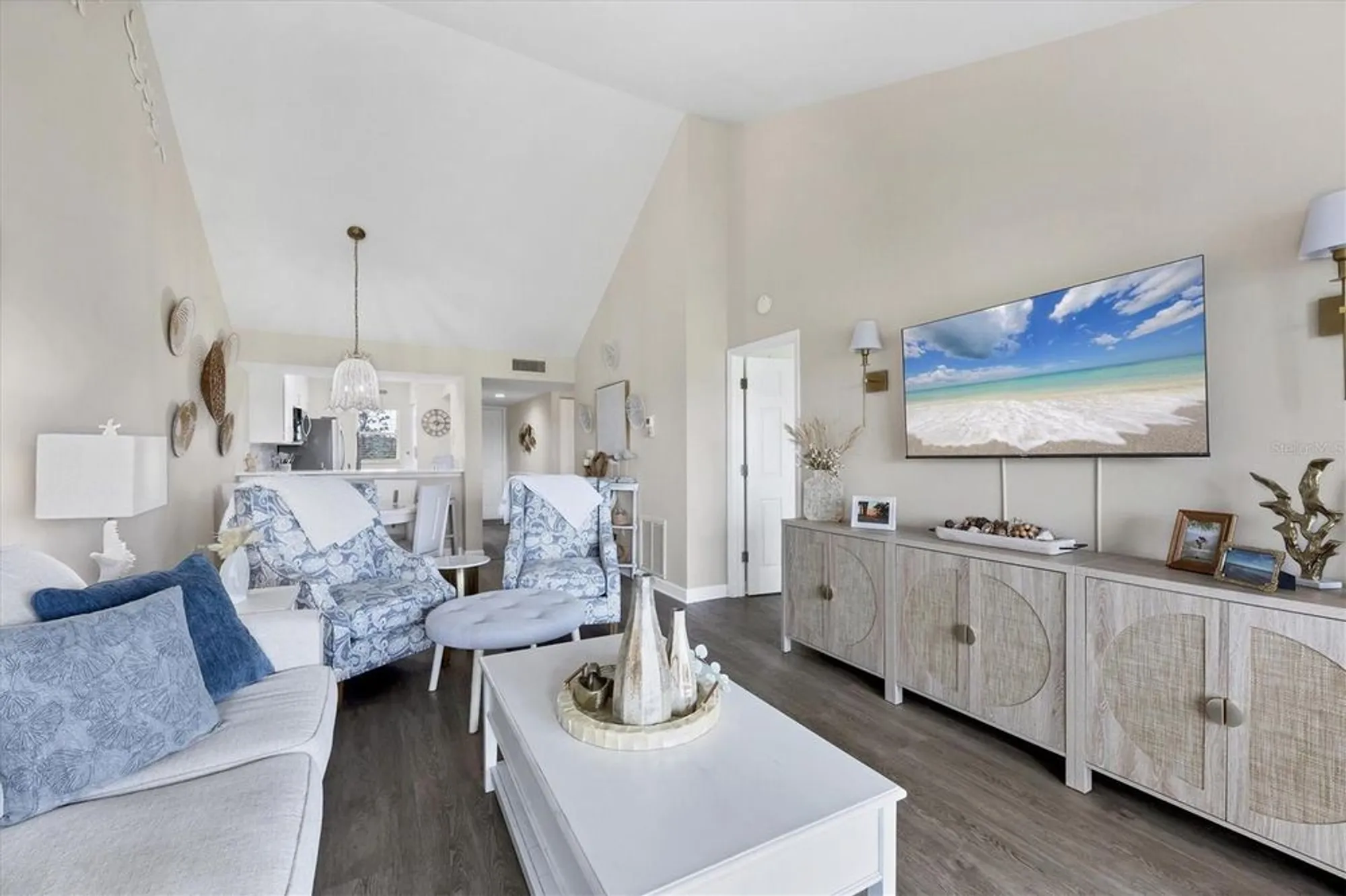 Property Slideshow image 13 of 61 | 408 cerromar cir 331, Venice, FL, 34293