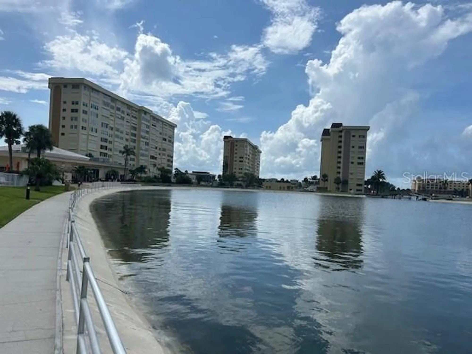 Property Slideshow image 36 of 47 | 4525 cove cir apt 1002, St Petersburg, FL, 33708