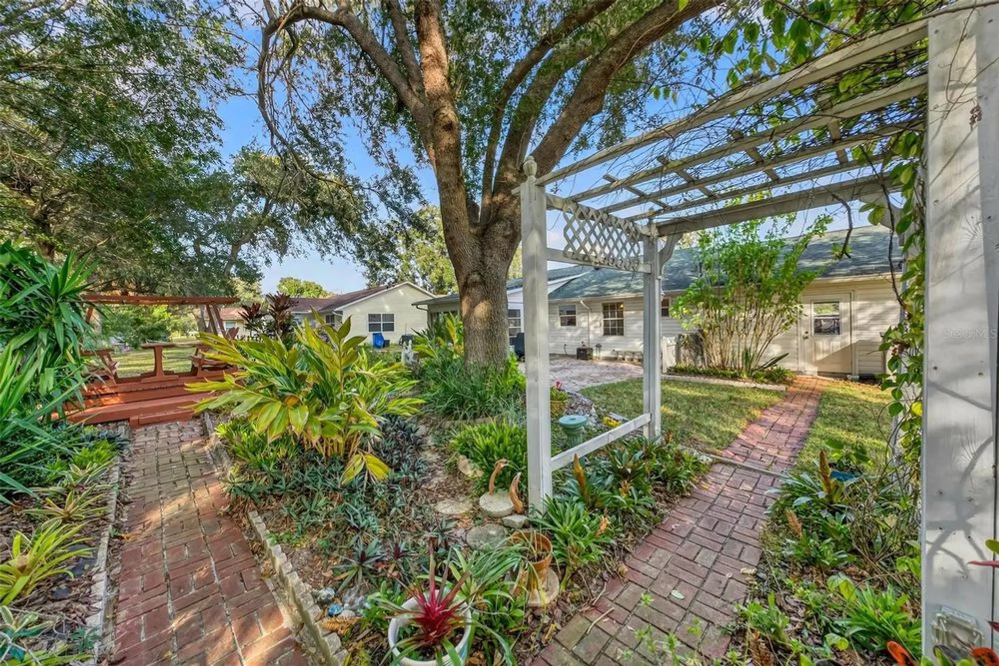 Property Slideshow image 27 of 34 | 2215 orkney dr, Leesburg, FL, 34788