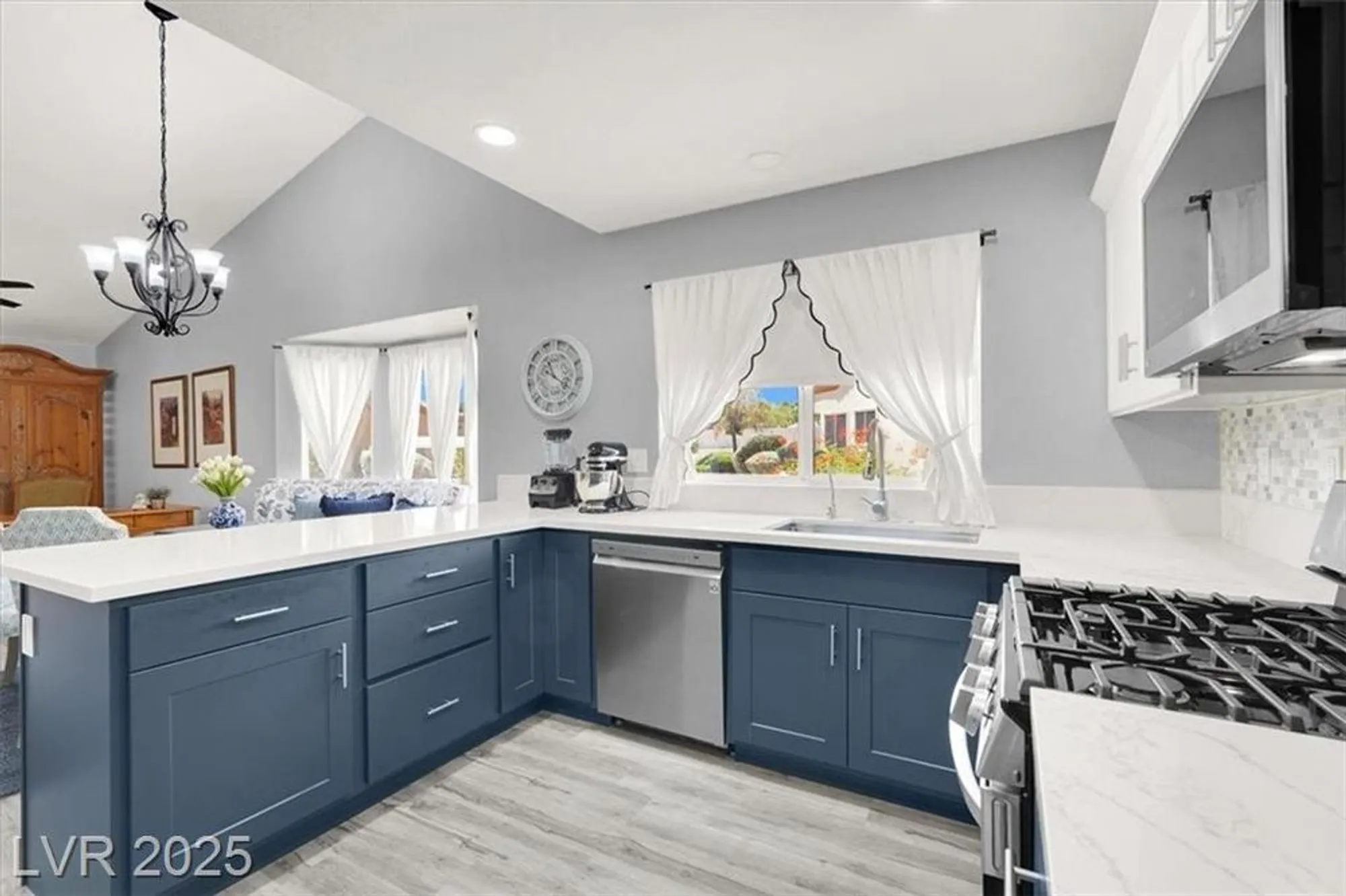 Property Slideshow image 13 of 26 | 2408 dove valley ct, Las Vegas, NV, 89134