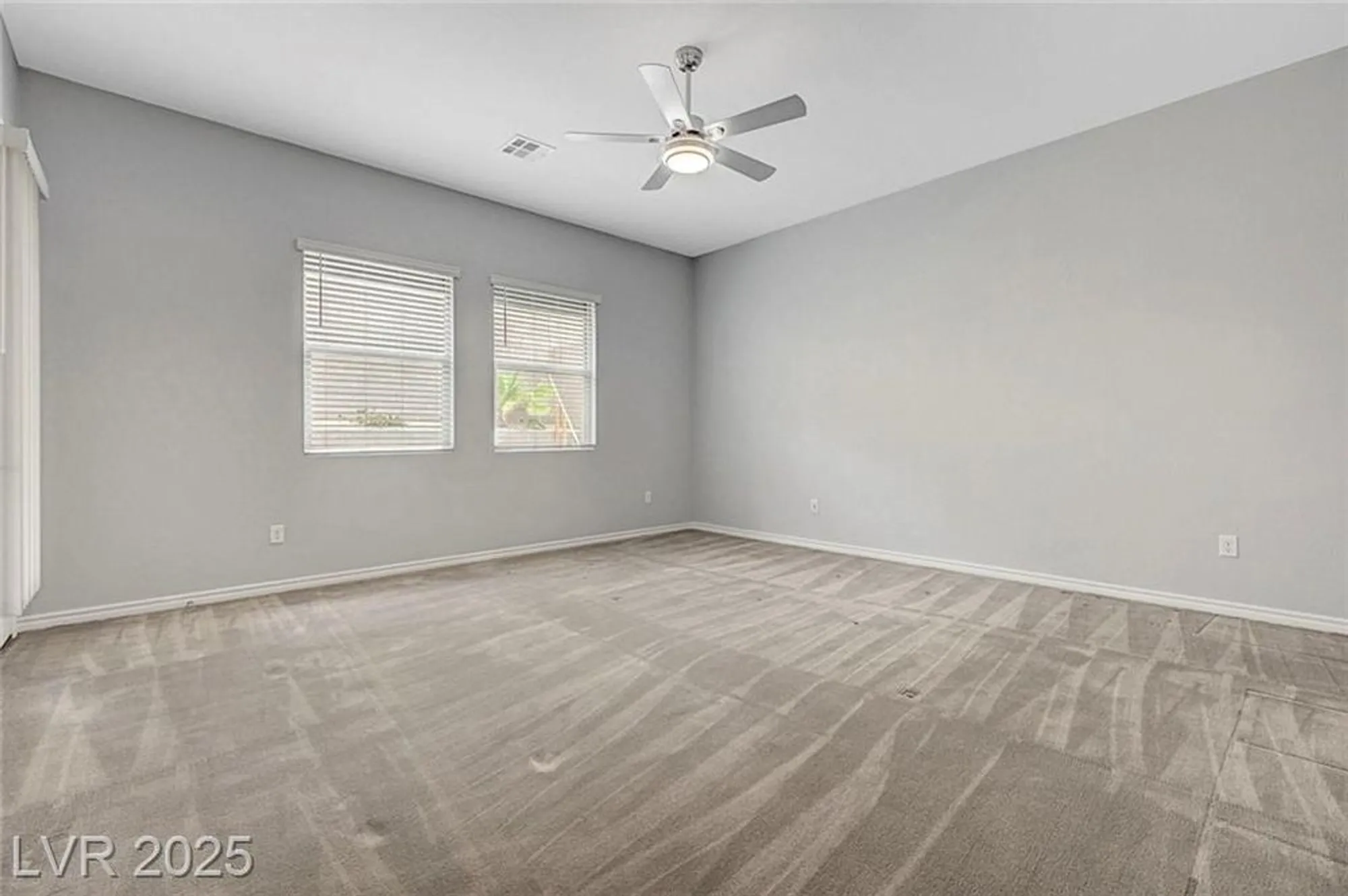 Property Slideshow image 16 of 44 | 977 edinburgh fields ct, Las Vegas, NV, 89138