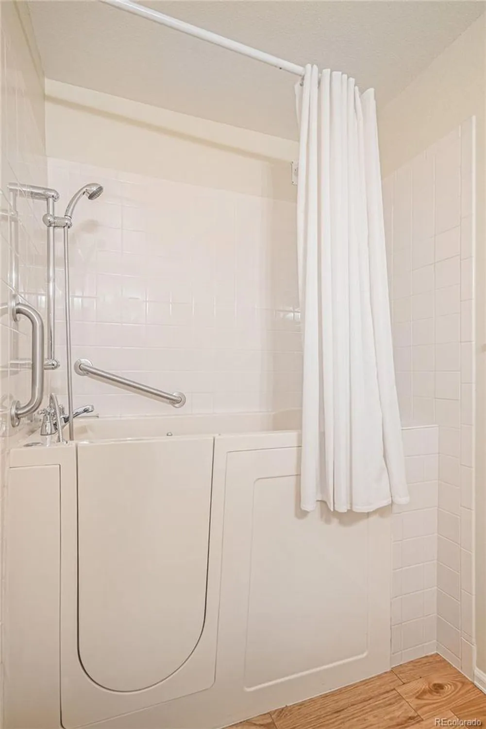 Property Slideshow image 13 of 25 | 16 shetland ct, Highlands Ranch, CO, 80130