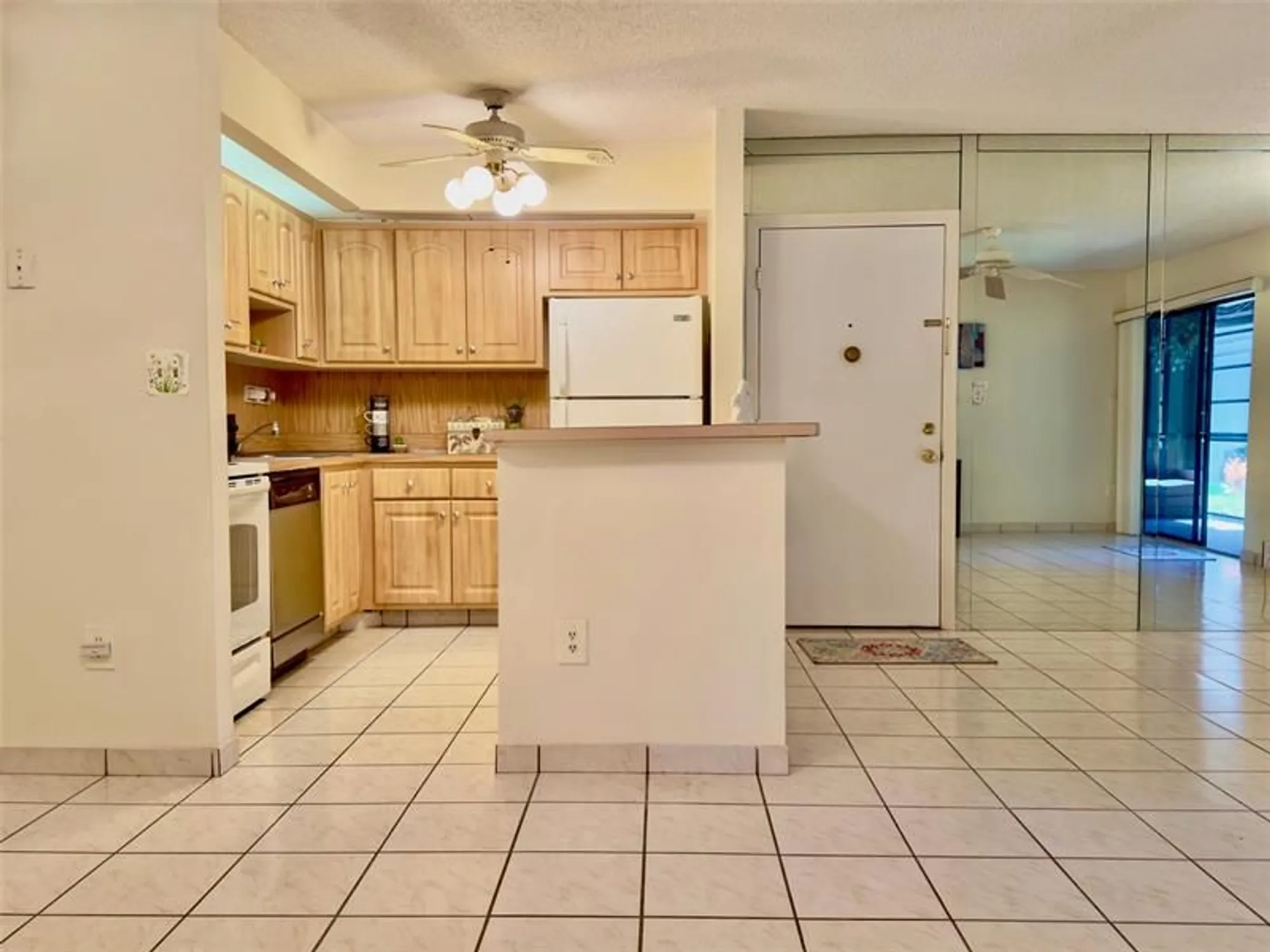 Property Slideshow image 11 of 51 | 9988 n belfort cir 111, Tamarac, FL, 33321