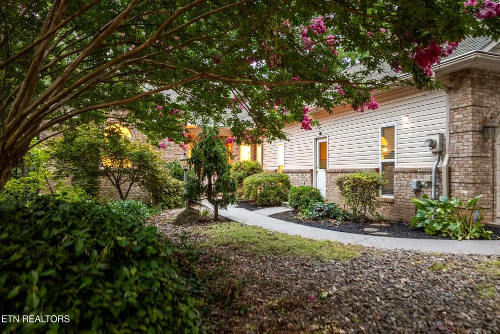 Property Slideshow image 3 of 58 | 123 inata cir, Loudon, TN, 37774