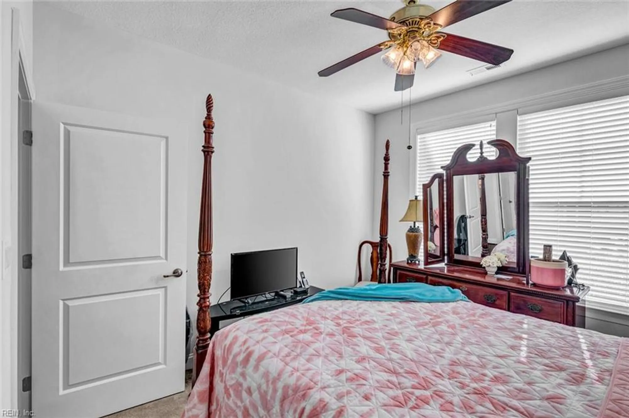 Property Slideshow image 12 of 36 | 936 biltmore way # 37, Chesapeake, VA, 23320