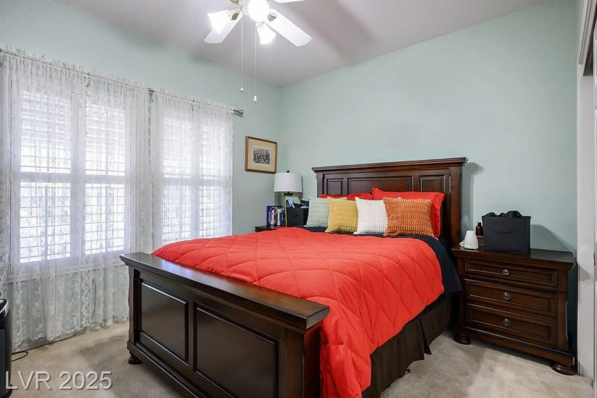 Property Slideshow image 15 of 74 | 10409 longwood dr, Las Vegas, NV, 89134