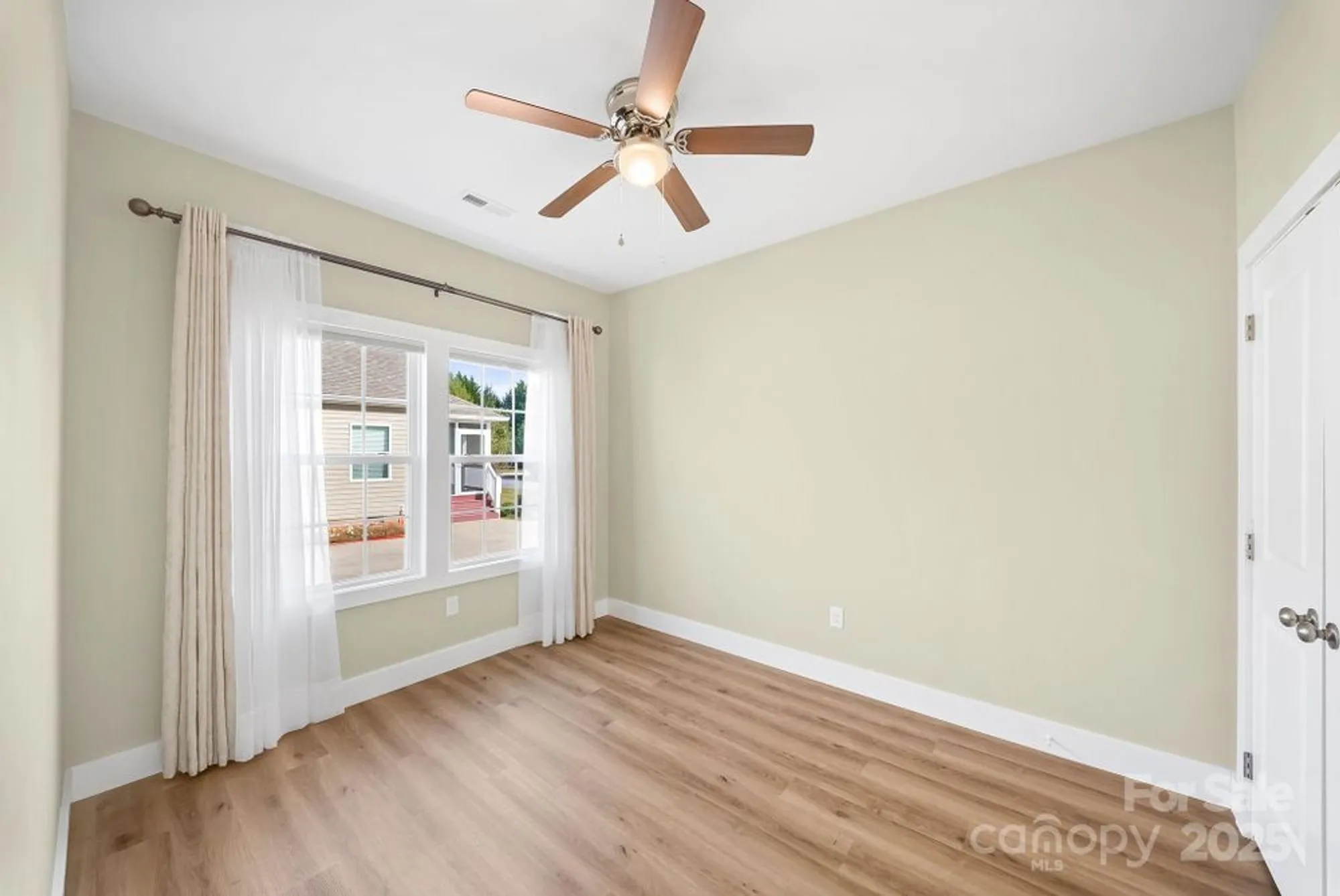 Property Slideshow image 18 of 36 | 457 riverwind dr, Hendersonville, NC, 28739