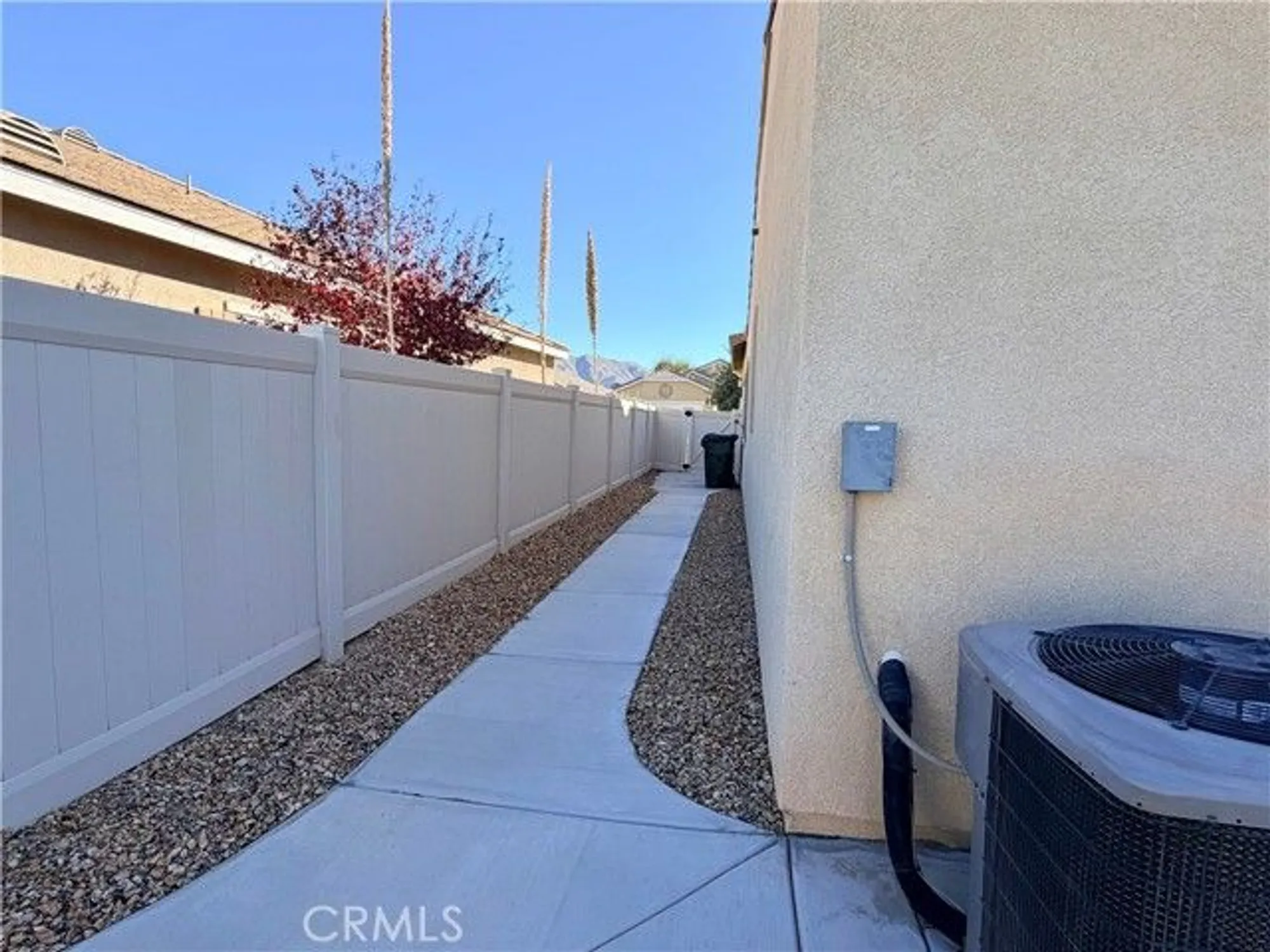 Property Slideshow image 22 of 30 | 19422 royal oaks rd, Apple Valley, CA, 92308