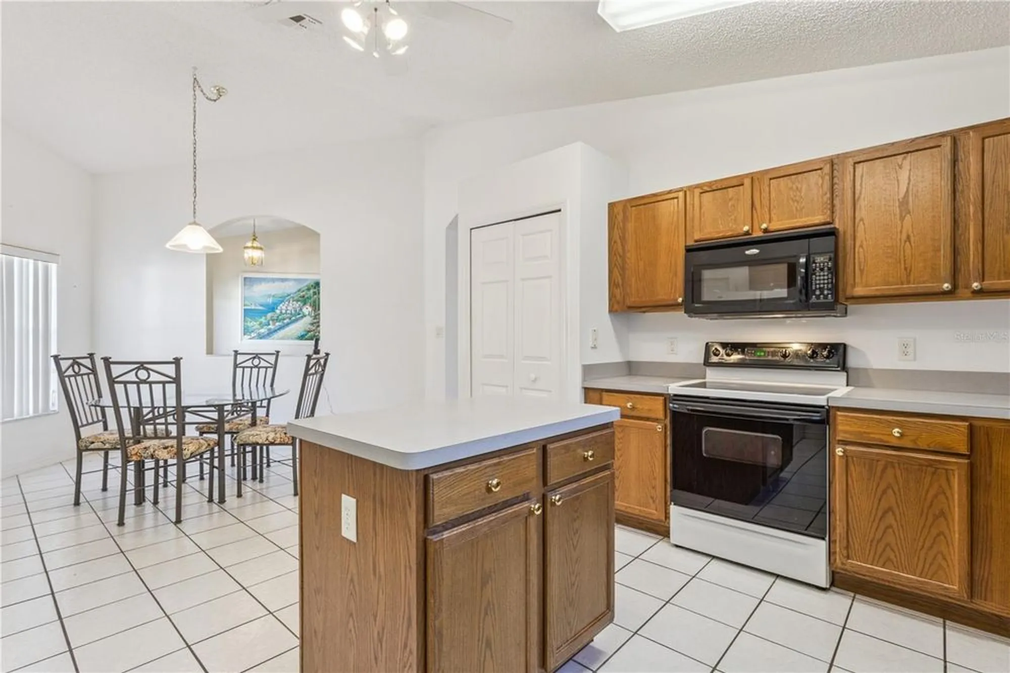 Property Slideshow image 16 of 40 | 4936 sawgrass lake cir, Leesburg, FL, 34748