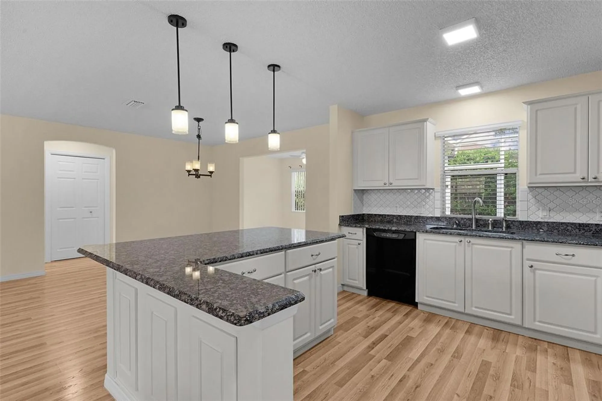 Property Slideshow image 13 of 55 | 1003 del mar dr, Lady Lake, FL, 32159