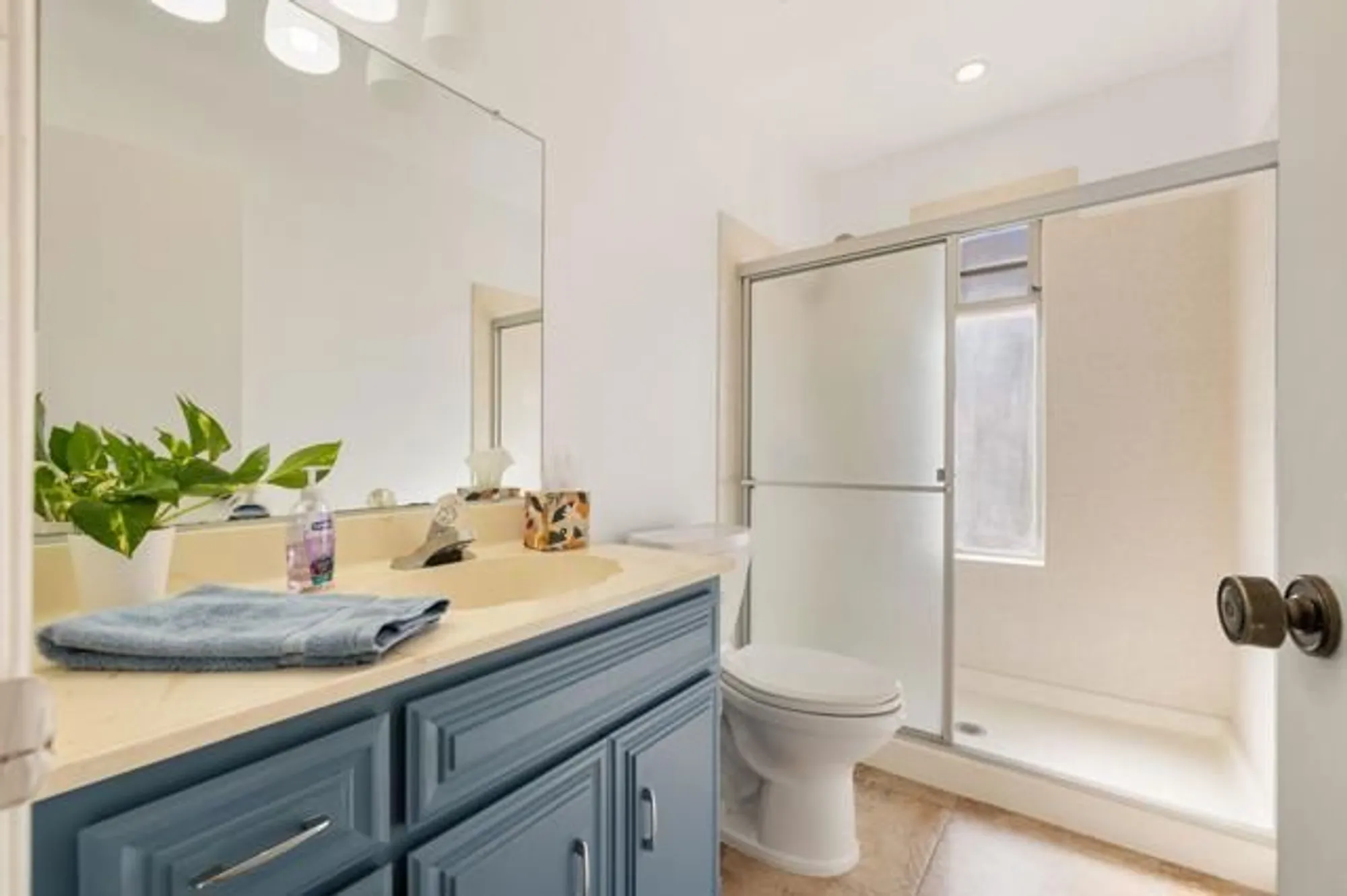 Property Slideshow image 22 of 41 | 2050 silver oak way, Hemet, CA, 92545