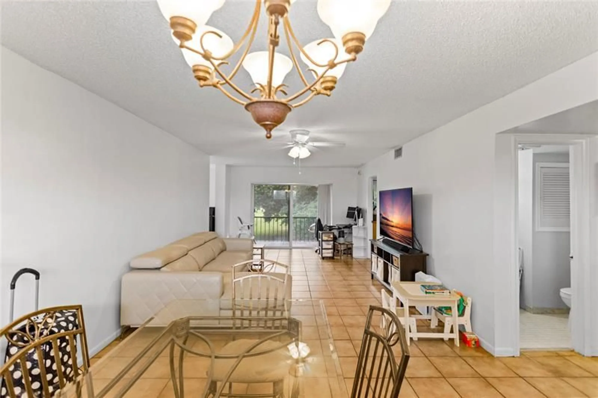 Property Slideshow image 4 of 44 | 8990 s hollybrook blvd 305, Pembroke Pines, FL, 33025