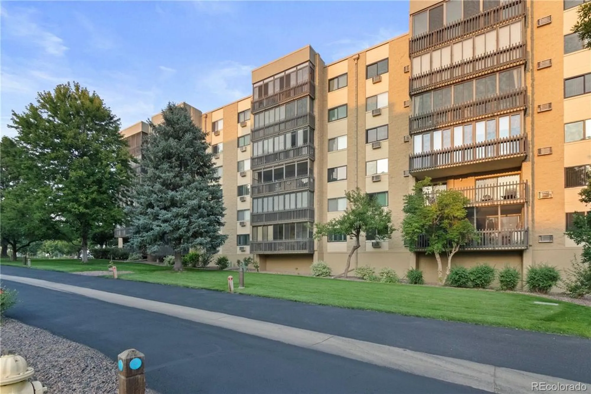 Property Slideshow image 10 of 50 | 14152 e linvale pl apt 605, Aurora, CO, 80014