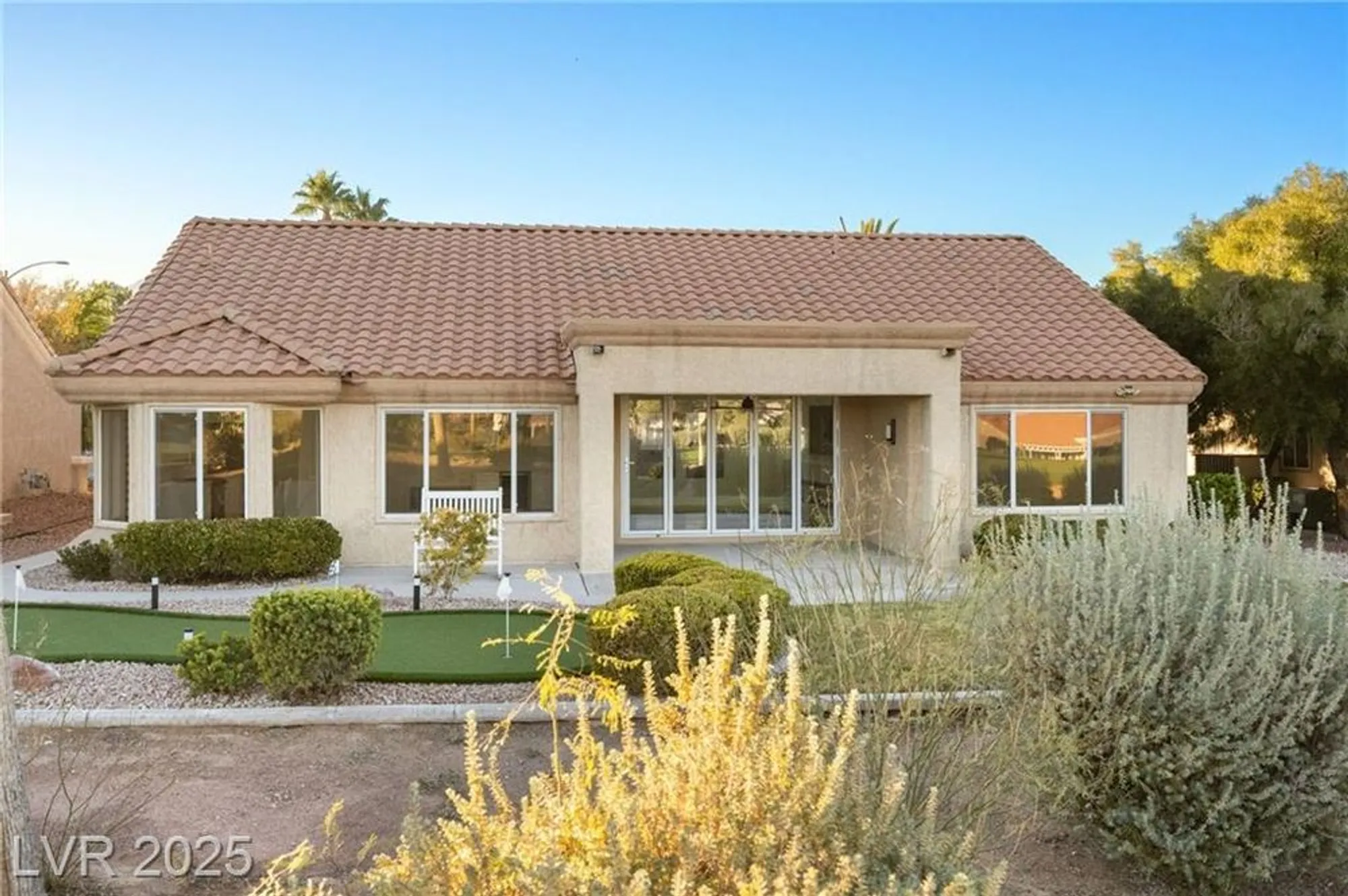 Property Slideshow image 38 of 44 | 2808 crown ridge dr, Las Vegas, NV, 89134