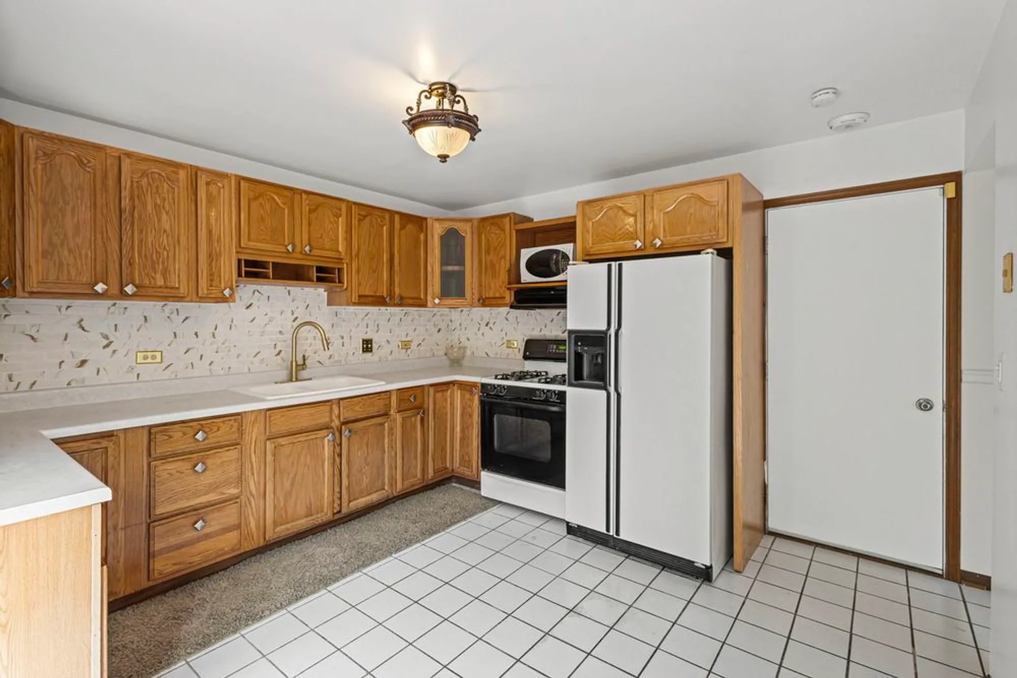 Property Slideshow image 7 of 29 | 21220 silktree cir, Plainfield, IL, 60544