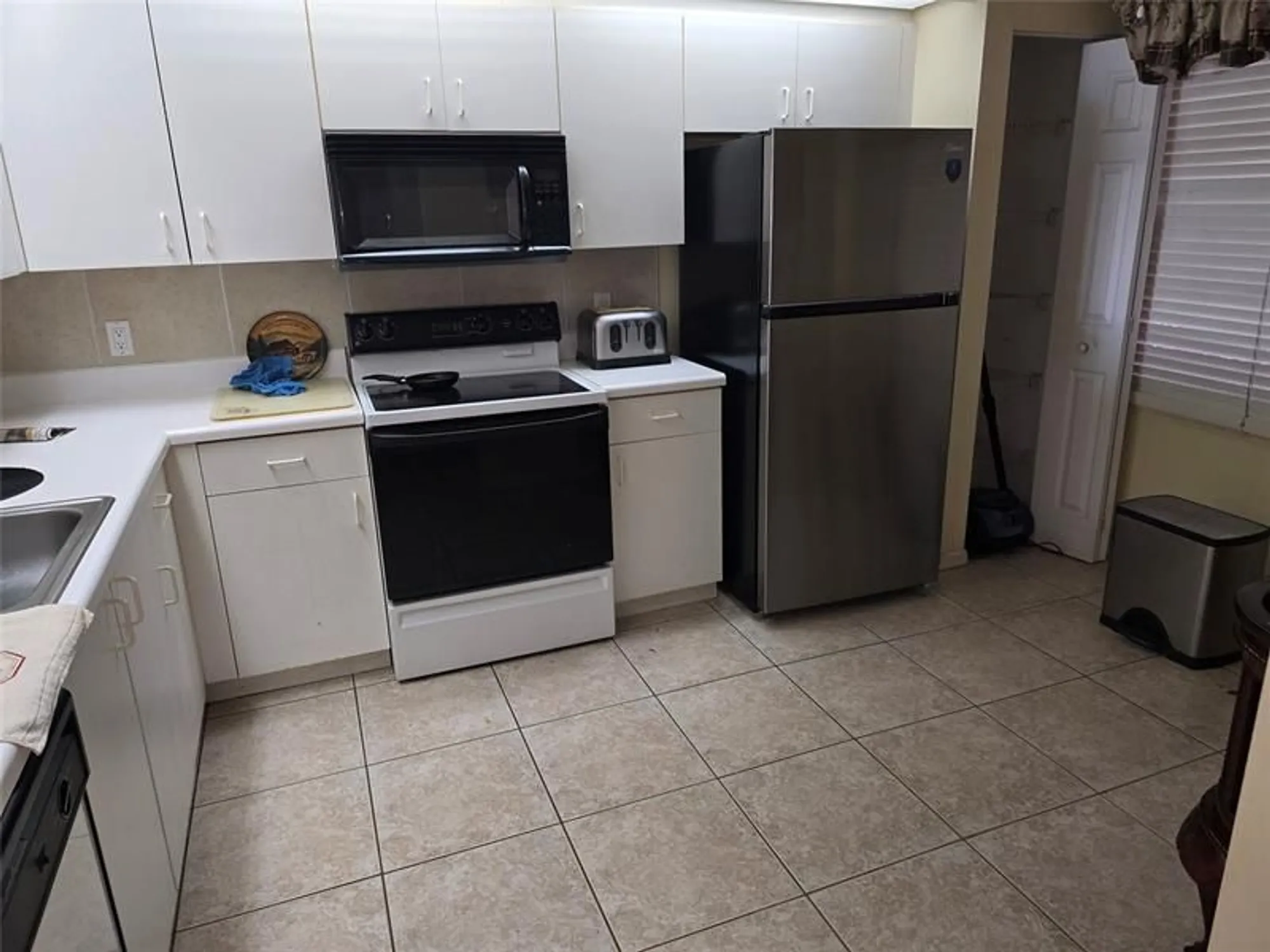 Property Slideshow image 10 of 27 | 550 sw 138th ave 402k, Pembroke Pines, FL, 33027