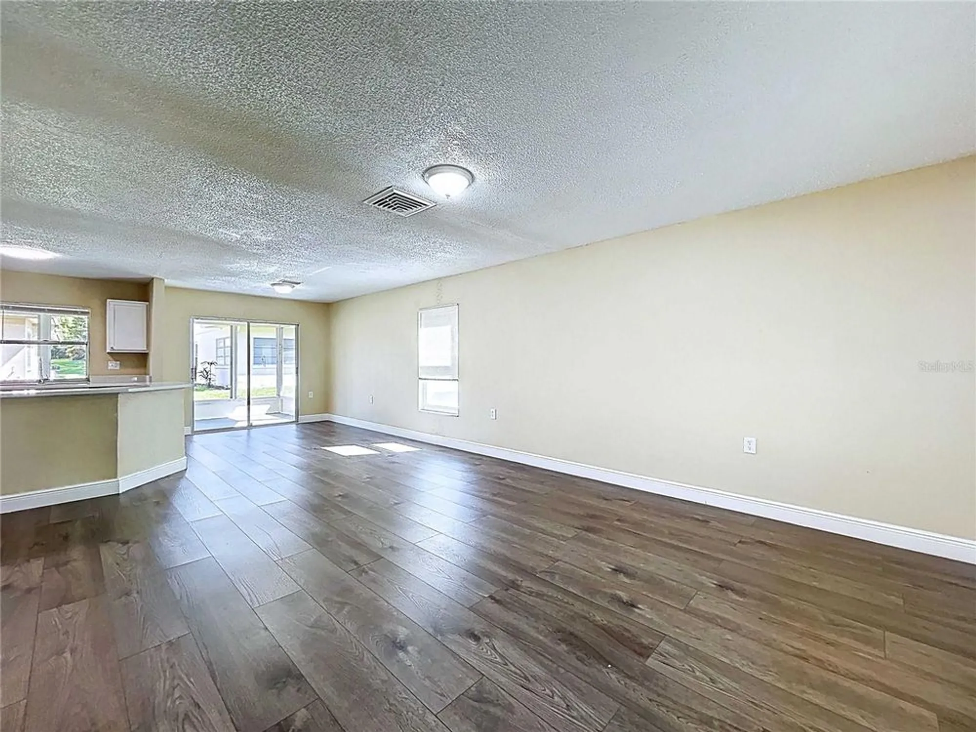 Property Slideshow image 7 of 26 | 8101 casuarina dr, Port Richey, FL, 34668