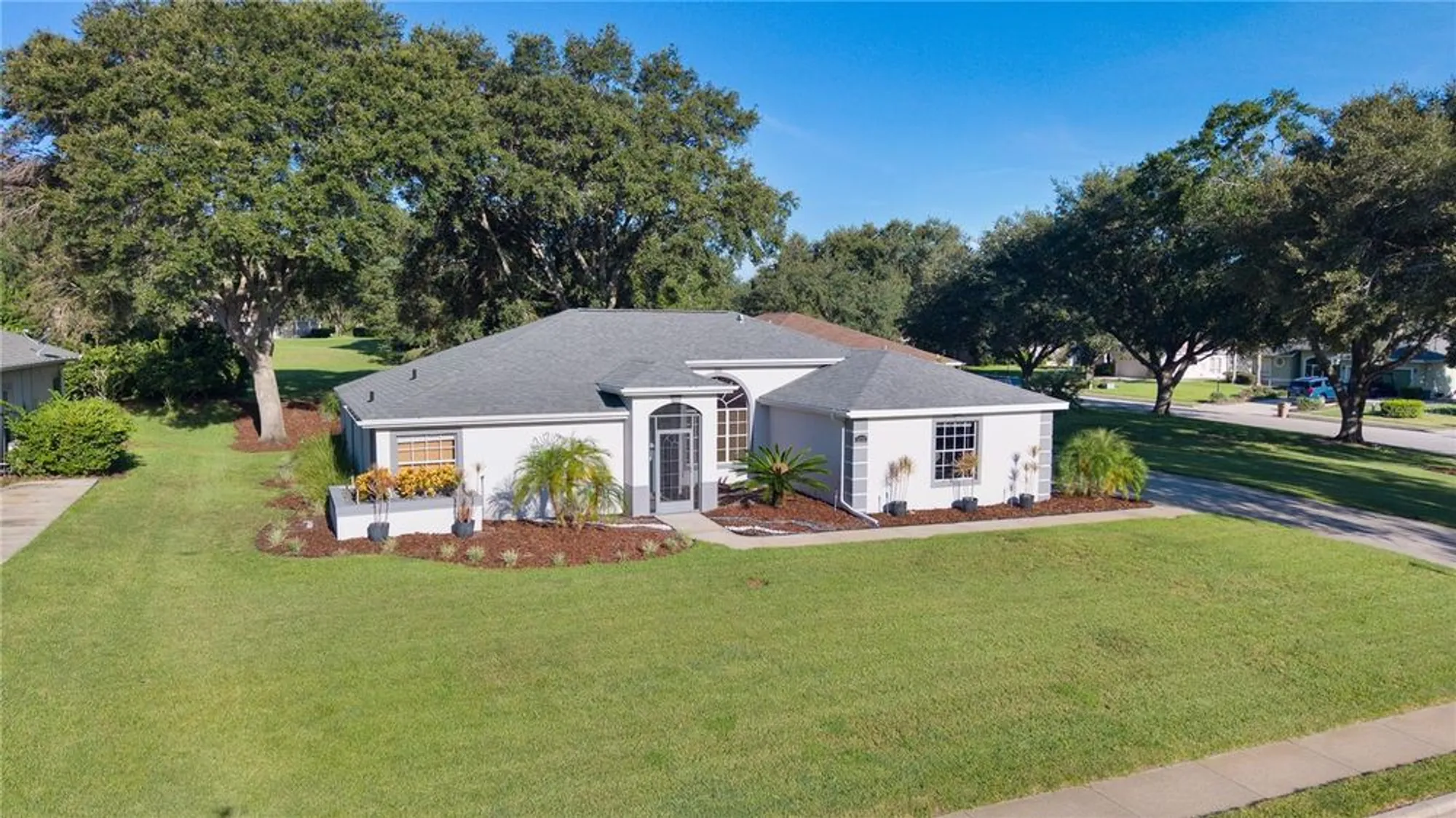 Property Slideshow image 2 of 86 | 5252 grove mnr, Lady Lake, FL, 32159