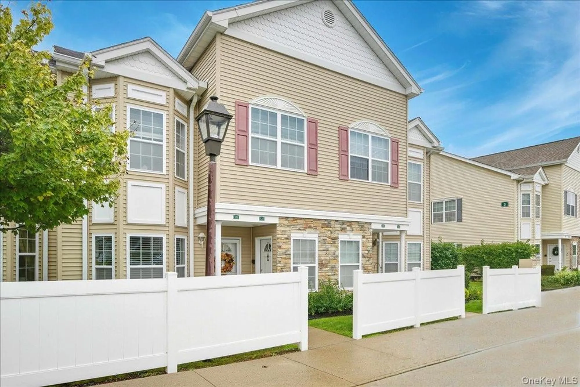 Property Slideshow image 7 of 36 | 133 spring dr # 133, East Meadow, NY, 11554