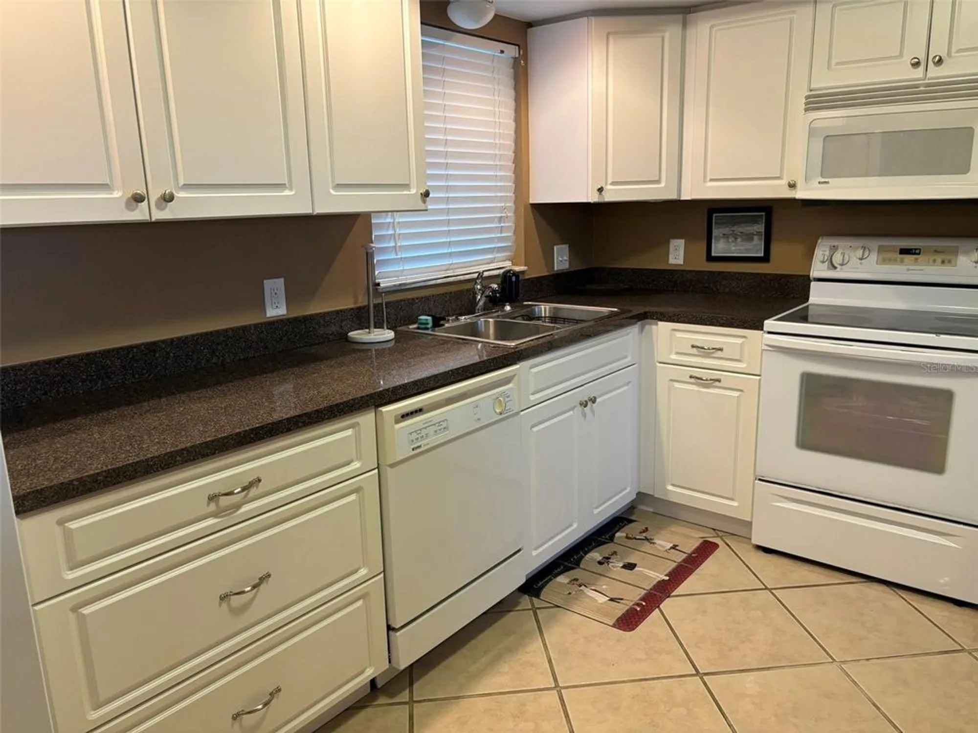 Property Slideshow image 18 of 19 | 1325 s portofino dr 309, Sarasota, FL, 34242