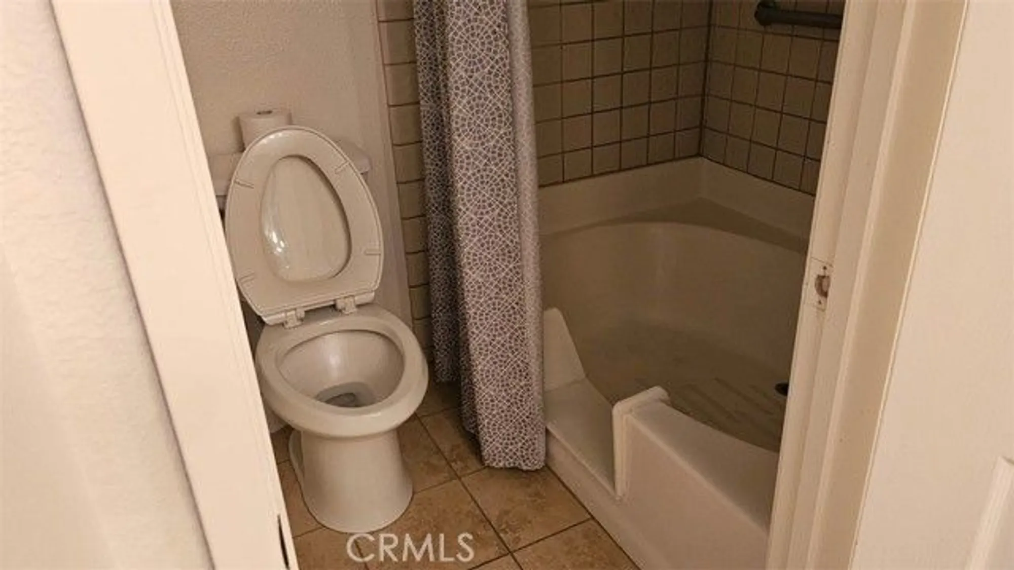 Property Slideshow image 12 of 23 | 11620 locust ln, Apple Valley, CA, 92308