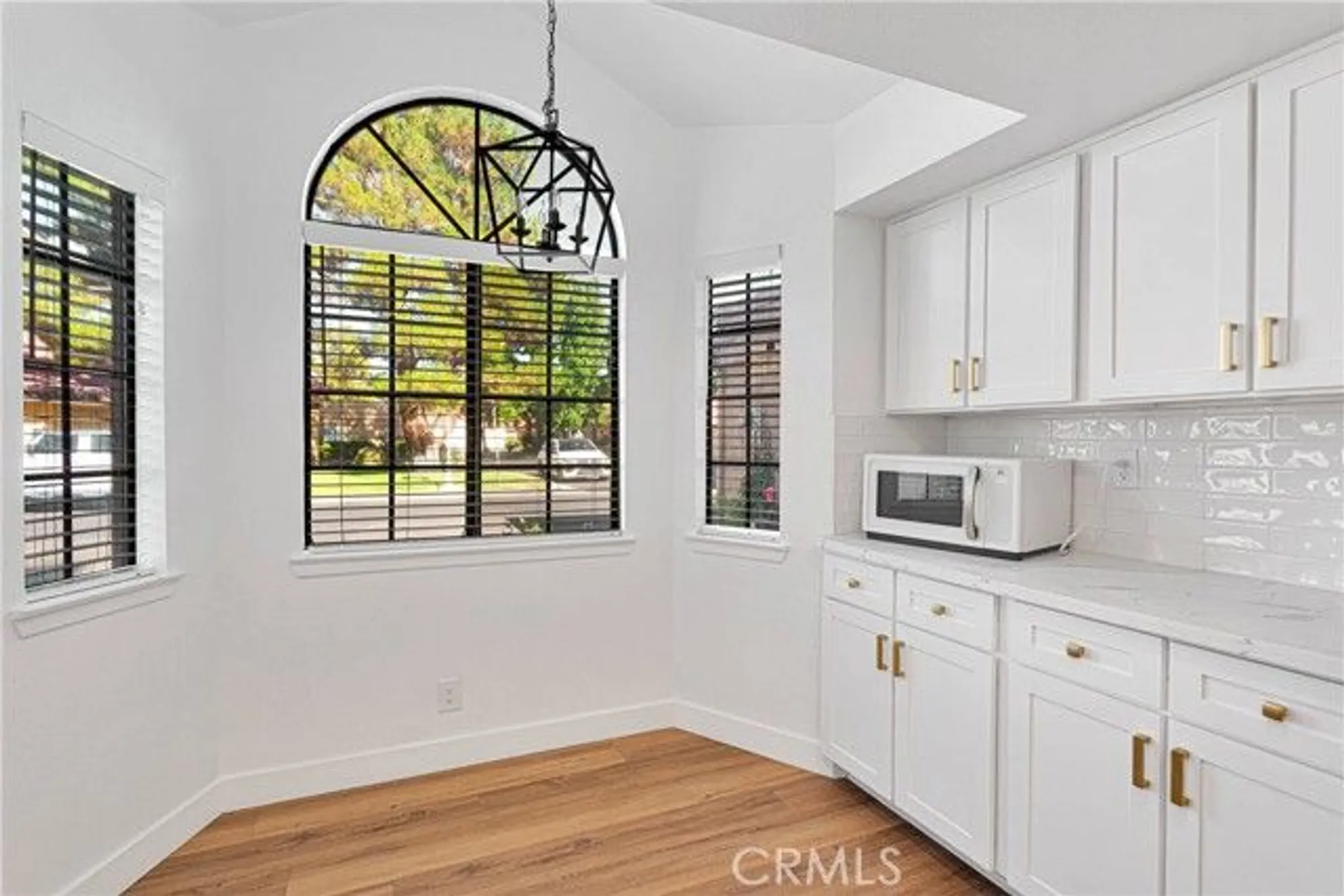 Property Slideshow image 12 of 27 | 11722 oak st, Apple Valley, CA, 92308