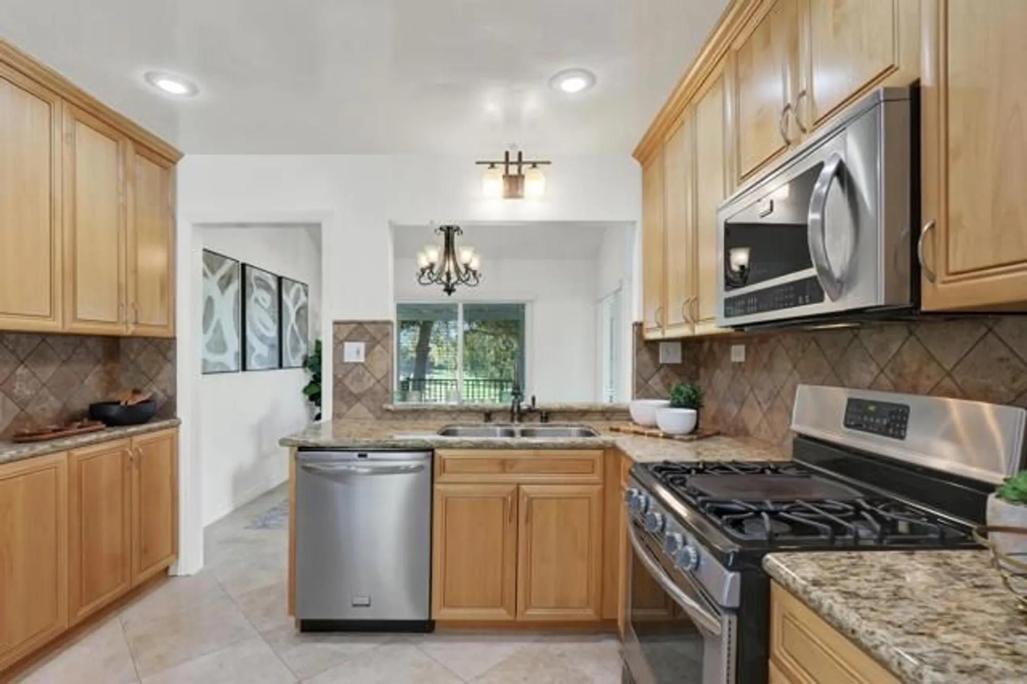 Property Slideshow image 18 of 50 | 17620 plaza ascope, San Diego, CA, 92128