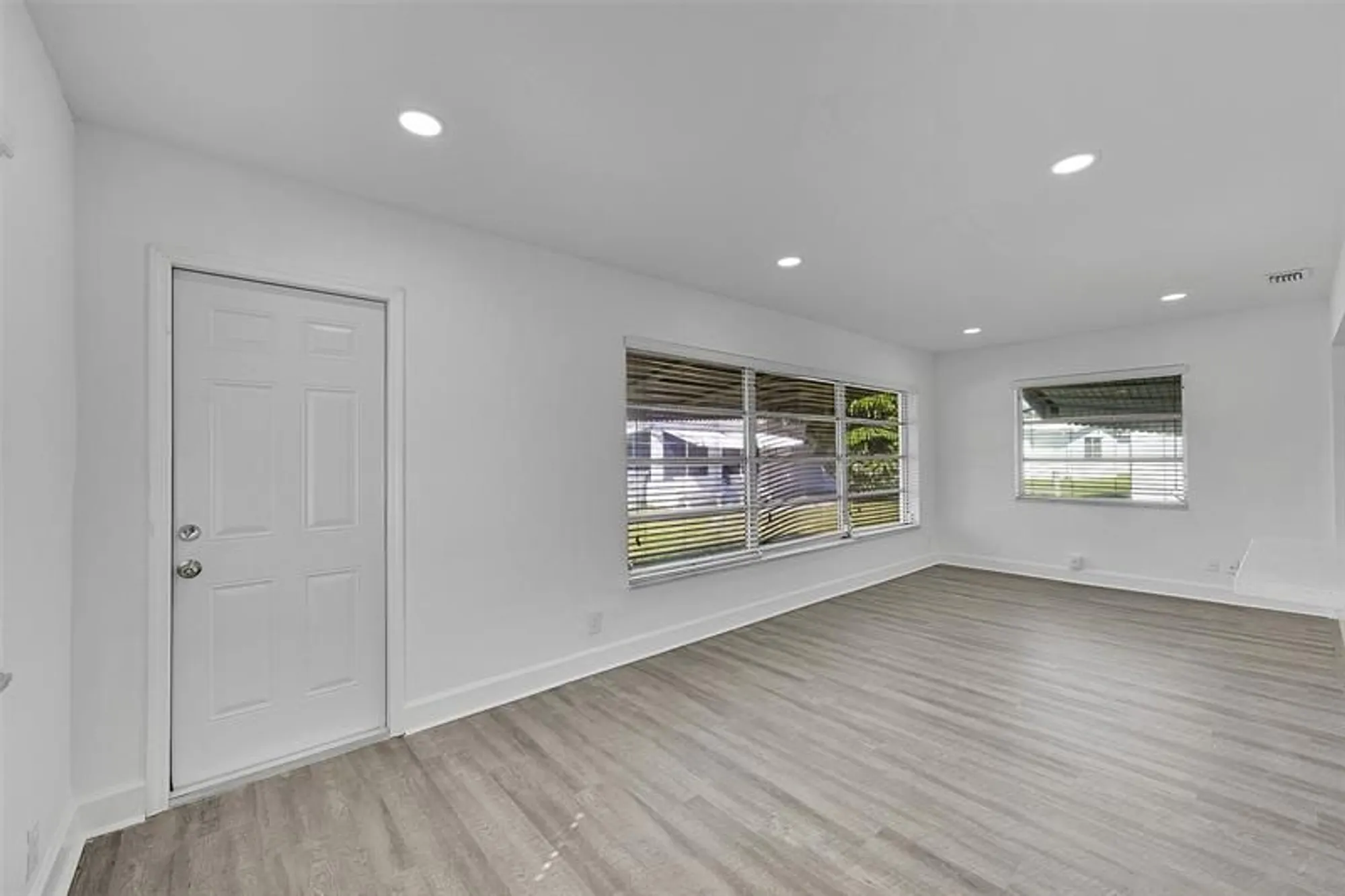 Property Slideshow image 10 of 25 | 2851 w golf blvd, Pompano Beach, FL, 33064