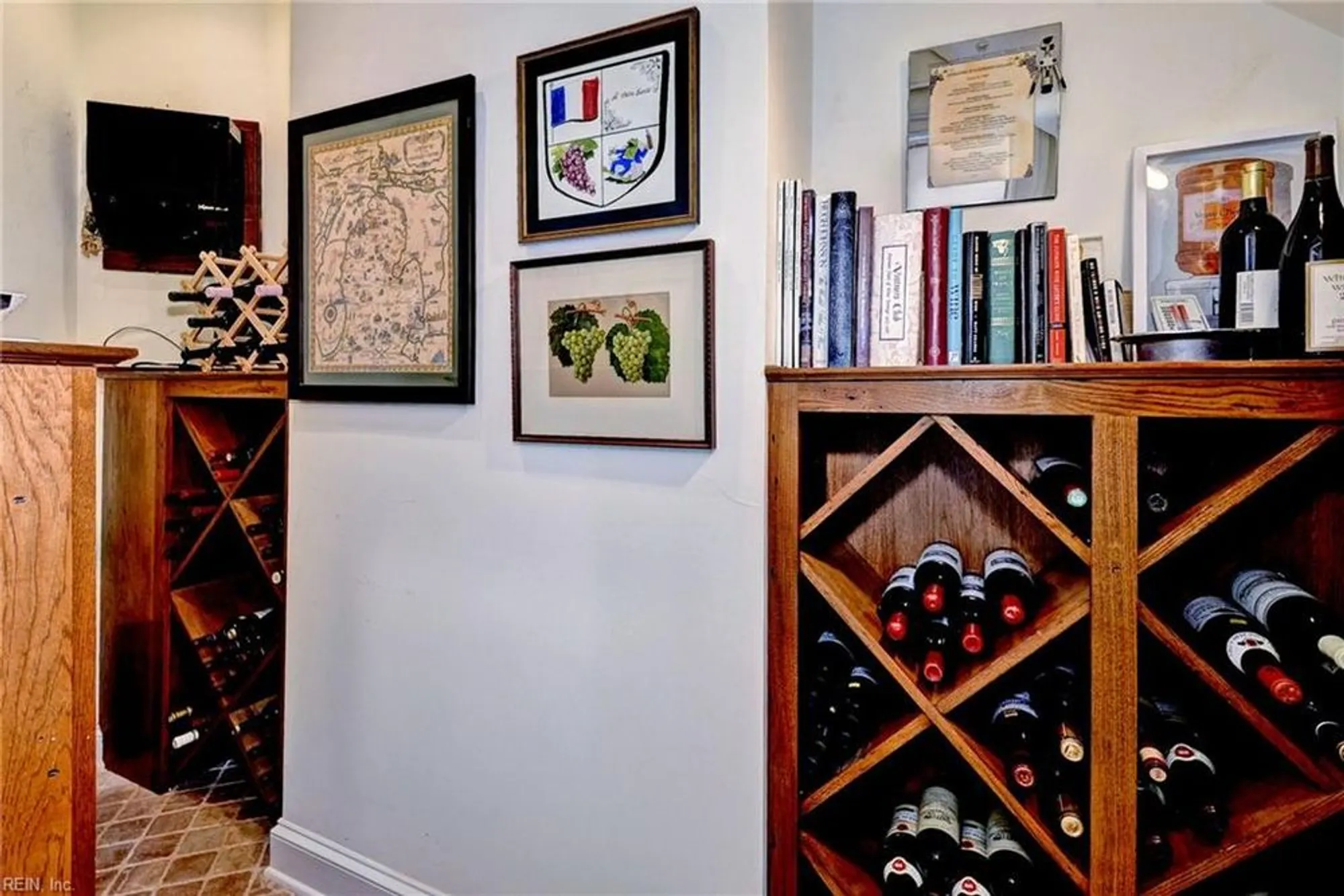 Property Slideshow image 21 of 34 | 215 rivers edge a, Williamsburg, VA, 23185