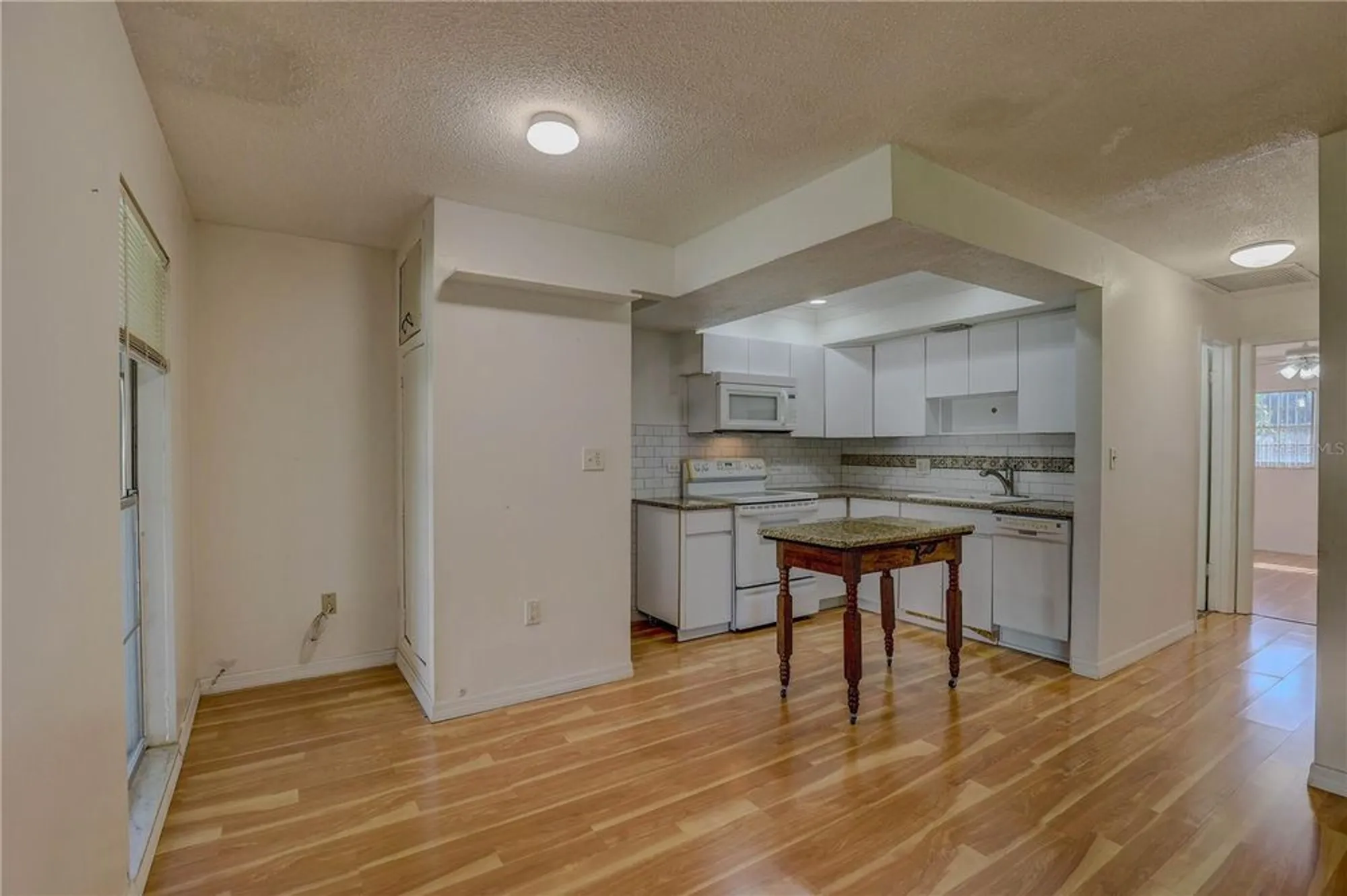 Property Slideshow image 7 of 28 | 864 lake haven rd, Dunedin, FL, 34698