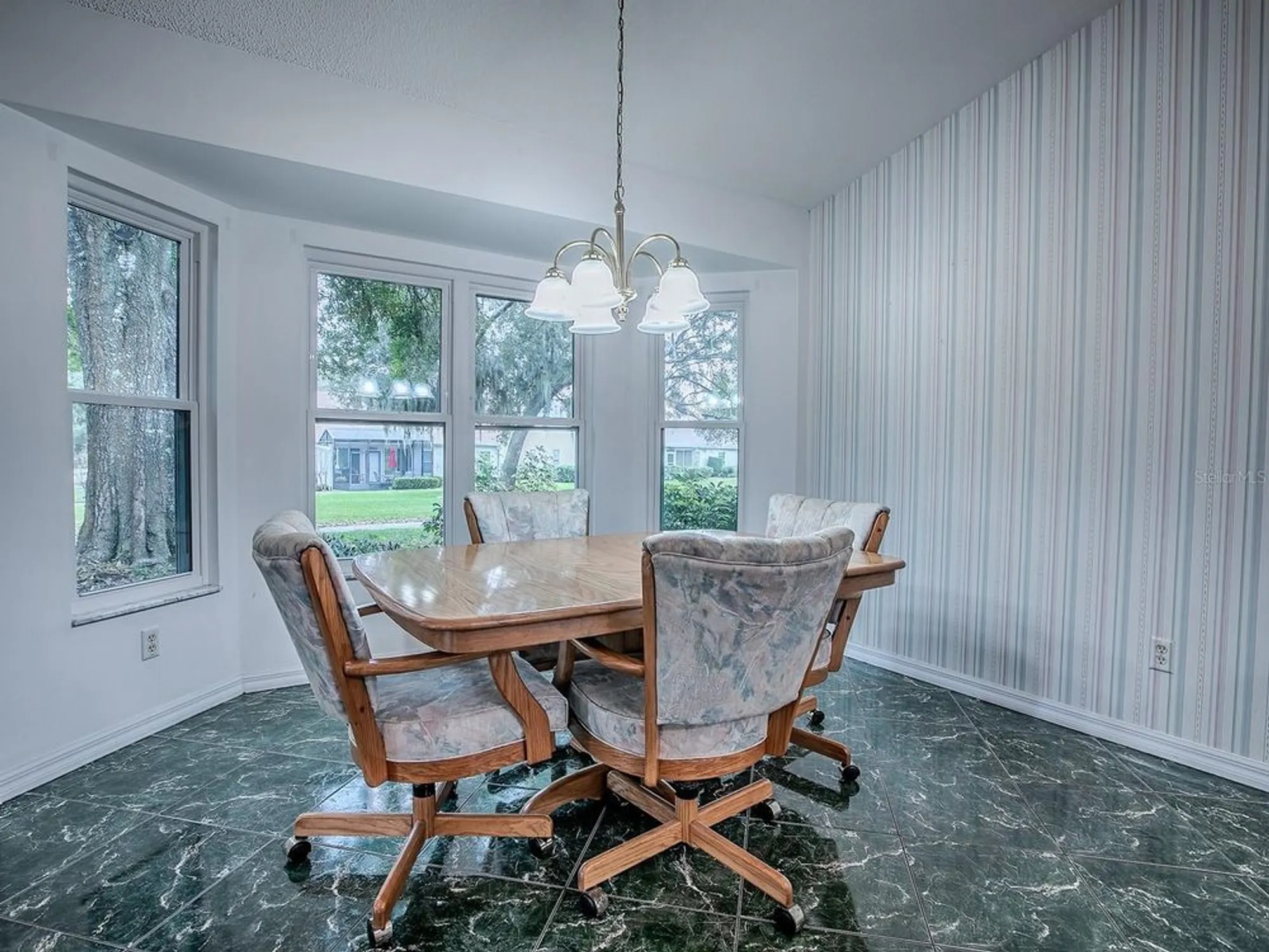 Property Slideshow image 16 of 67 | 25348 crestwater dr, Leesburg, FL, 34748