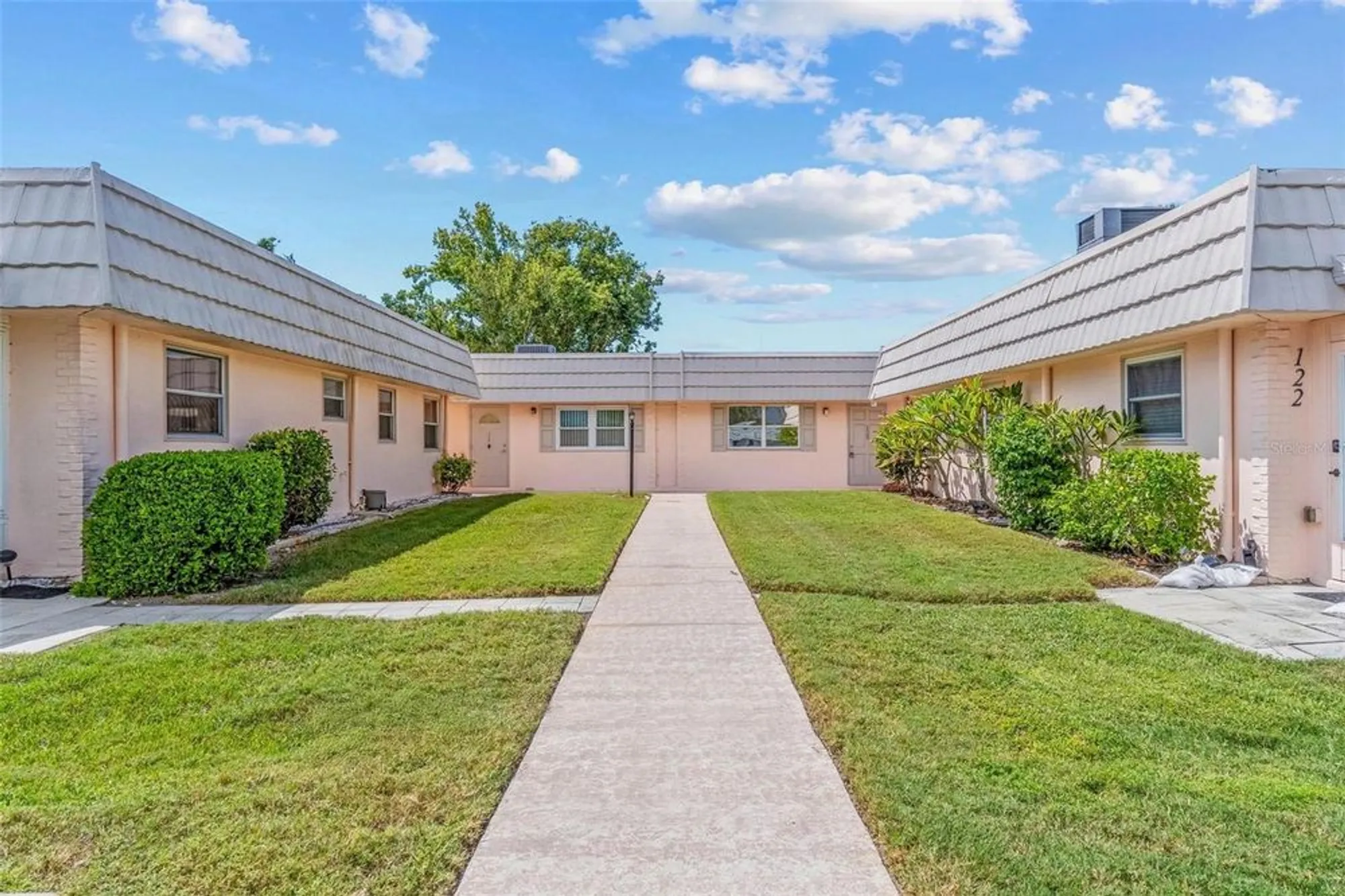 Property Slideshow image 19 of 33 | 201 bedford trl apt 123, Sun City Center, FL, 33573