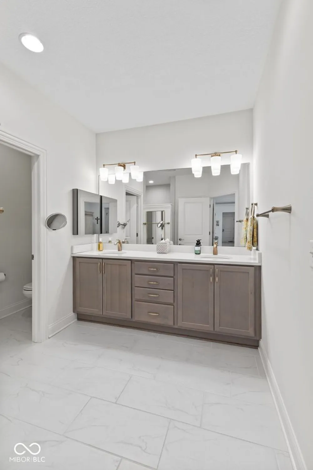 Property Slideshow image 23 of 55 | 2460 collins dr, Westfield, IN, 46074