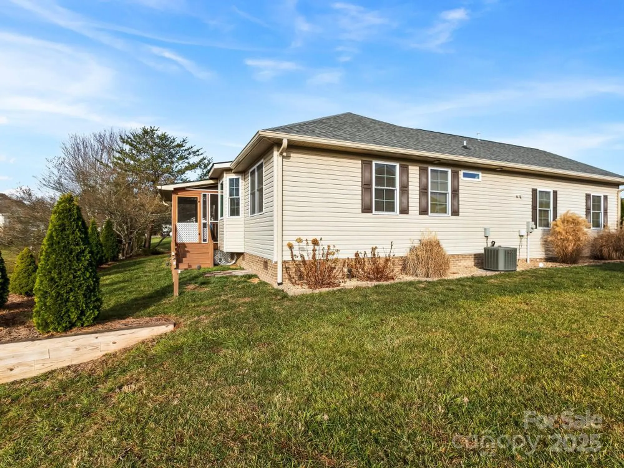 Property Slideshow image 31 of 34 | 371 beechnut dr, Hendersonville, NC, 28739