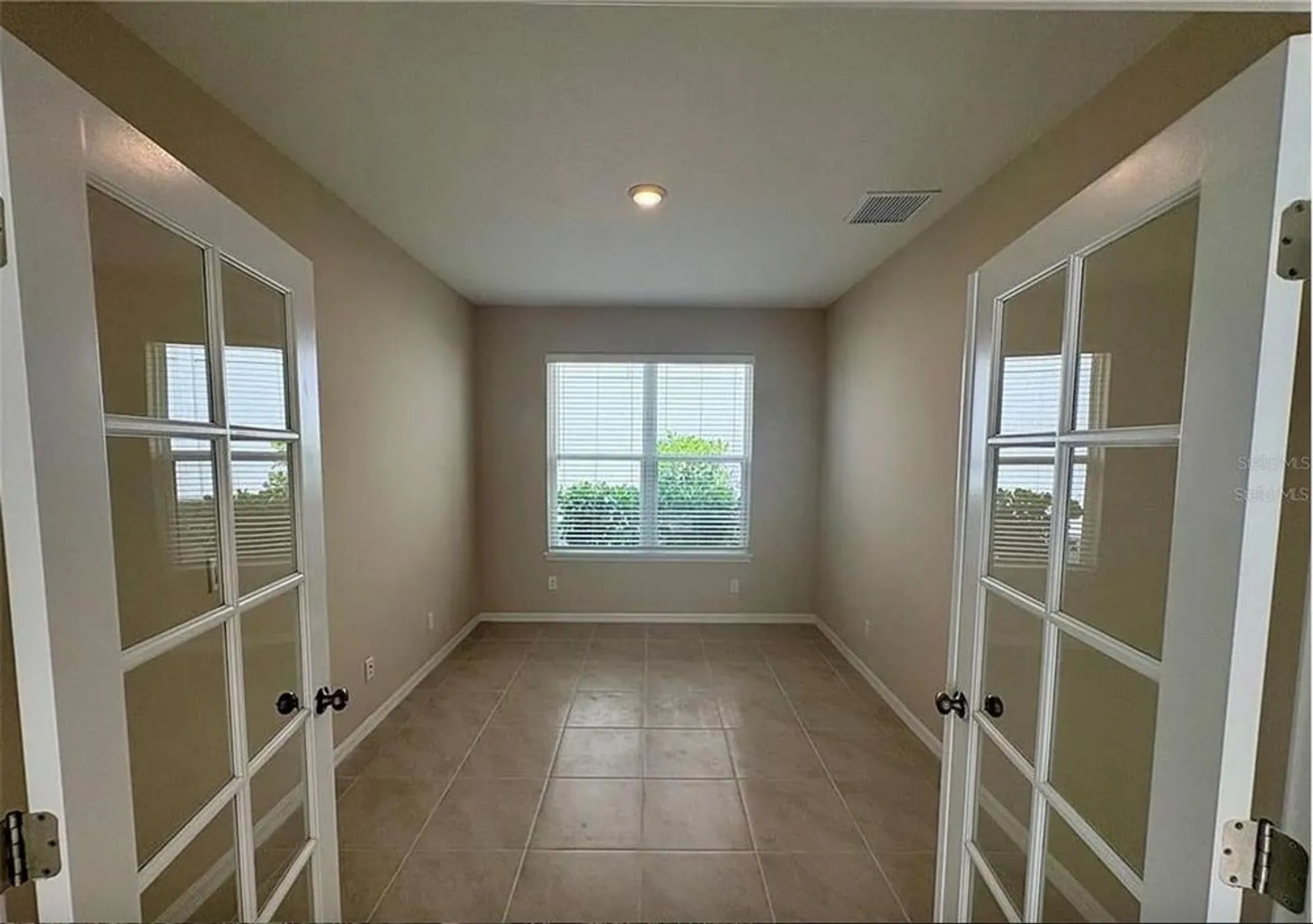Property Slideshow image 12 of 27 | 16439 paynes mill dr, Bradenton, FL, 34211