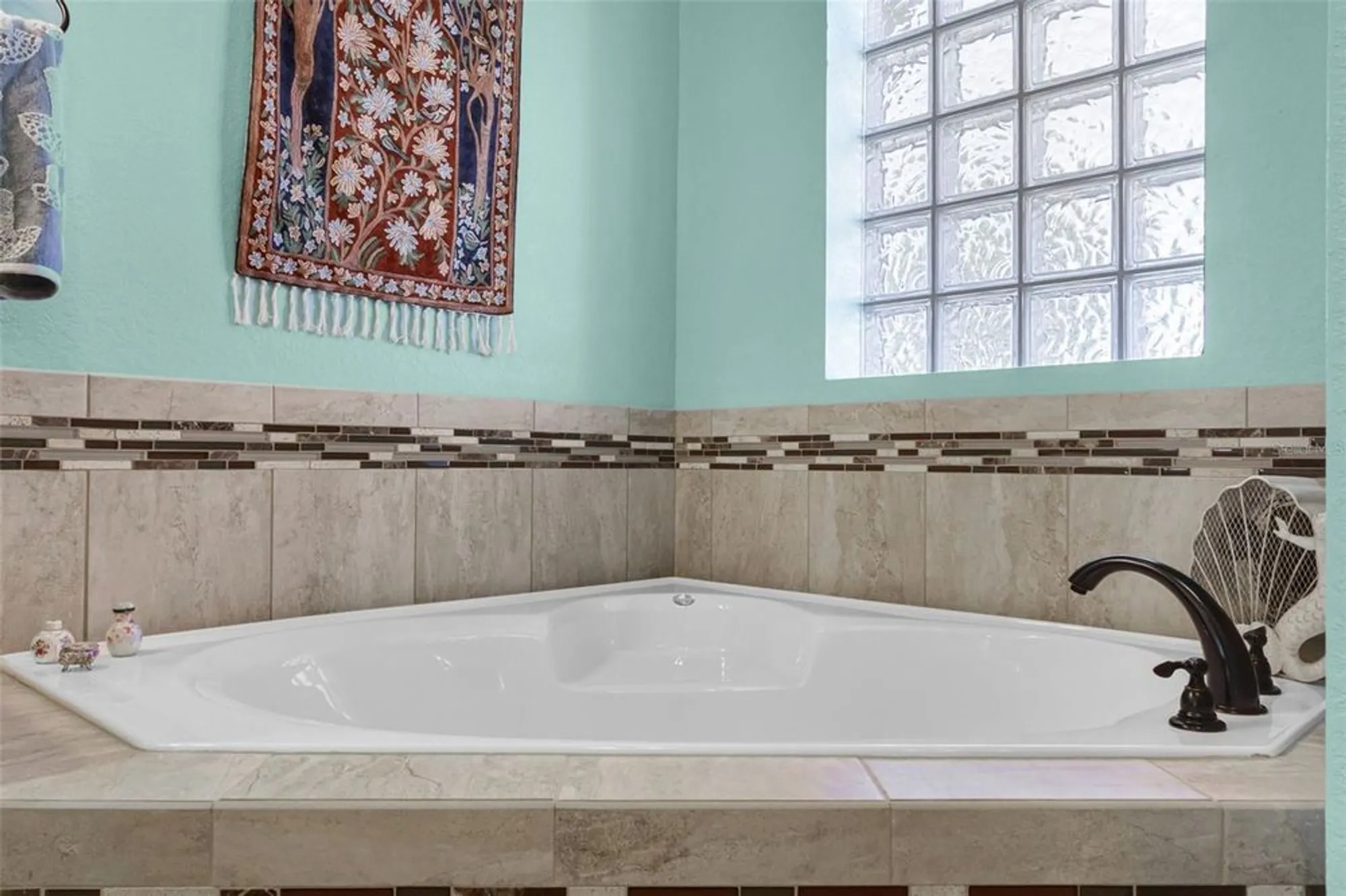 Property Slideshow image 28 of 71 | 1394 oakmont dr, Winter Haven, FL, 33884