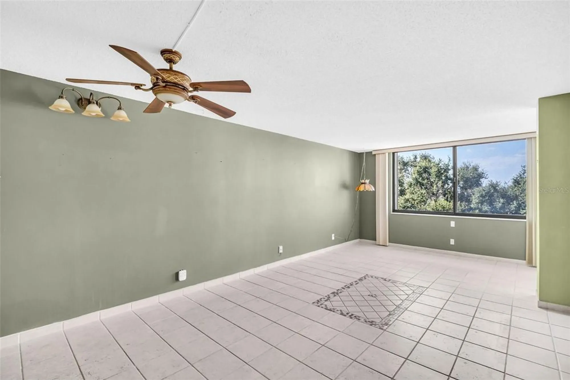 Property Slideshow image 10 of 49 | 6158 palma del mar blvd s apt 505, St Petersburg, FL, 33715